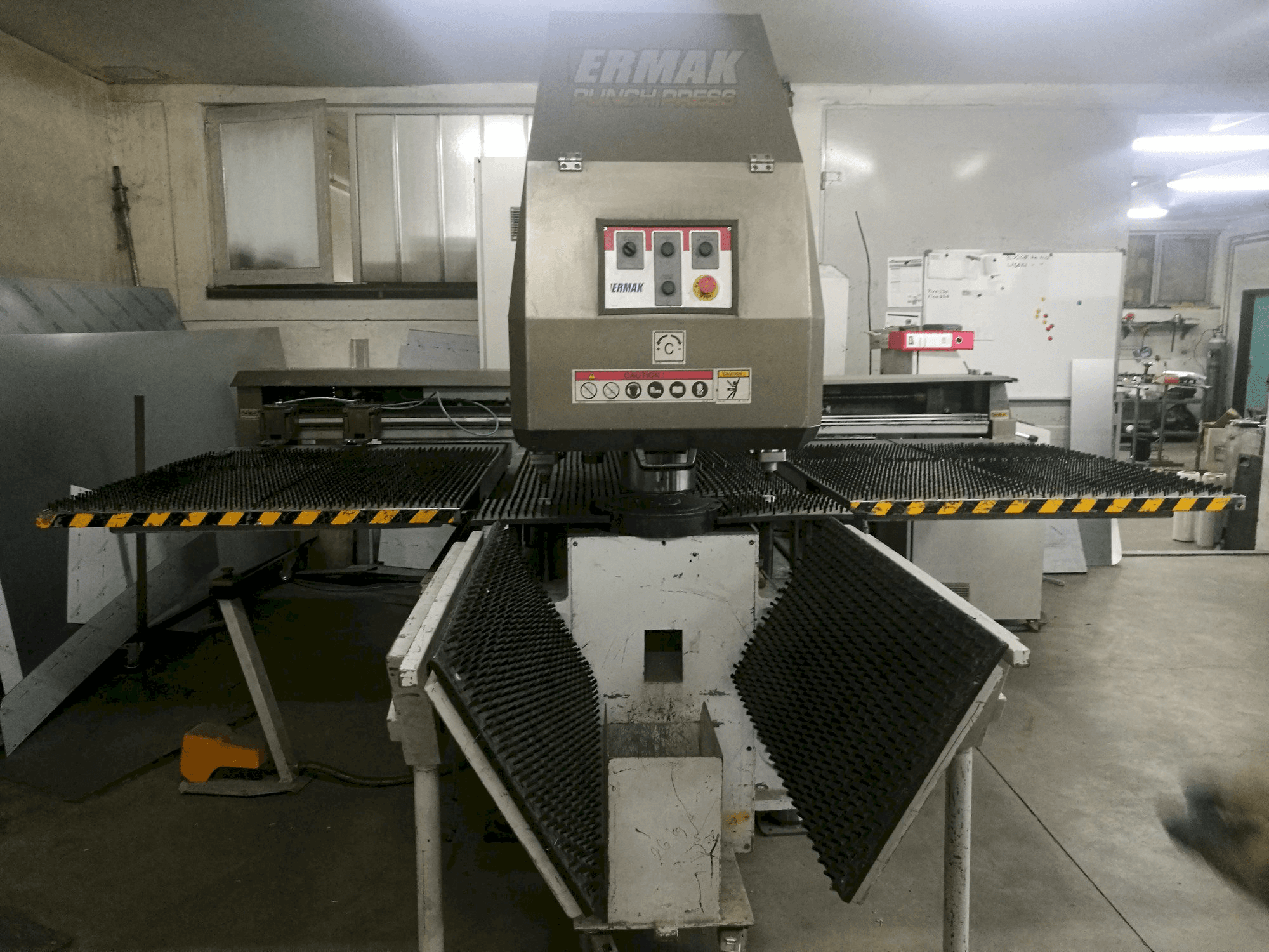 Vooraanzicht van ERMAKSAN RPP 127-30 machine