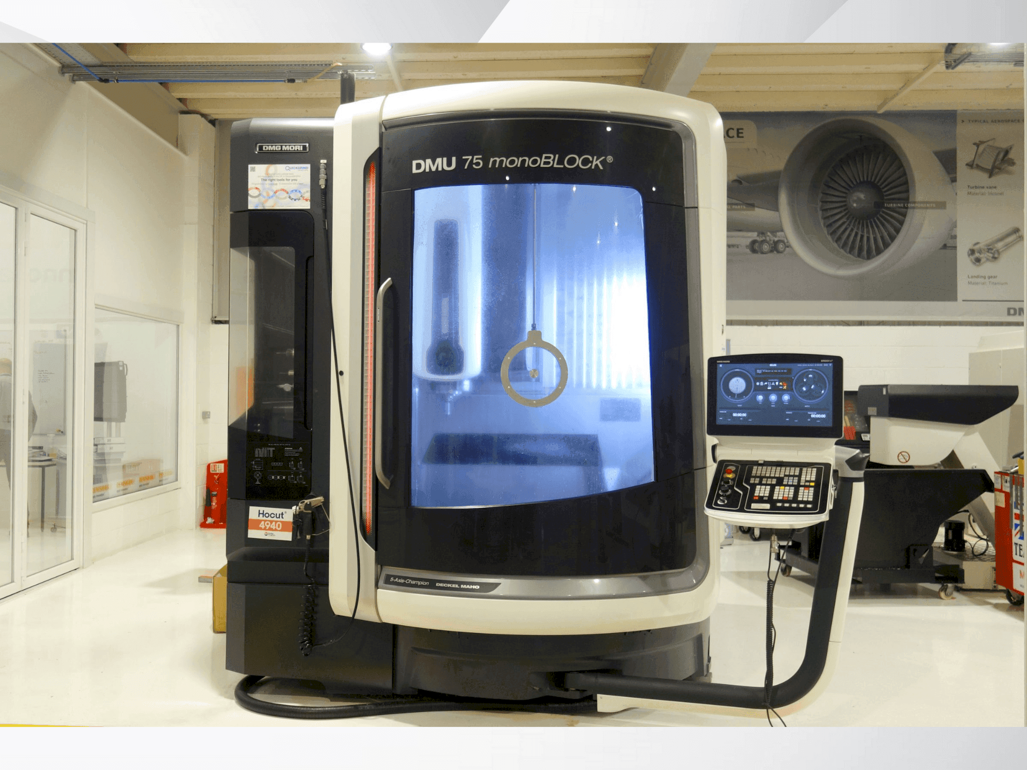 Vooraanzicht van DMG MORI DMU 75 Monoblock machine