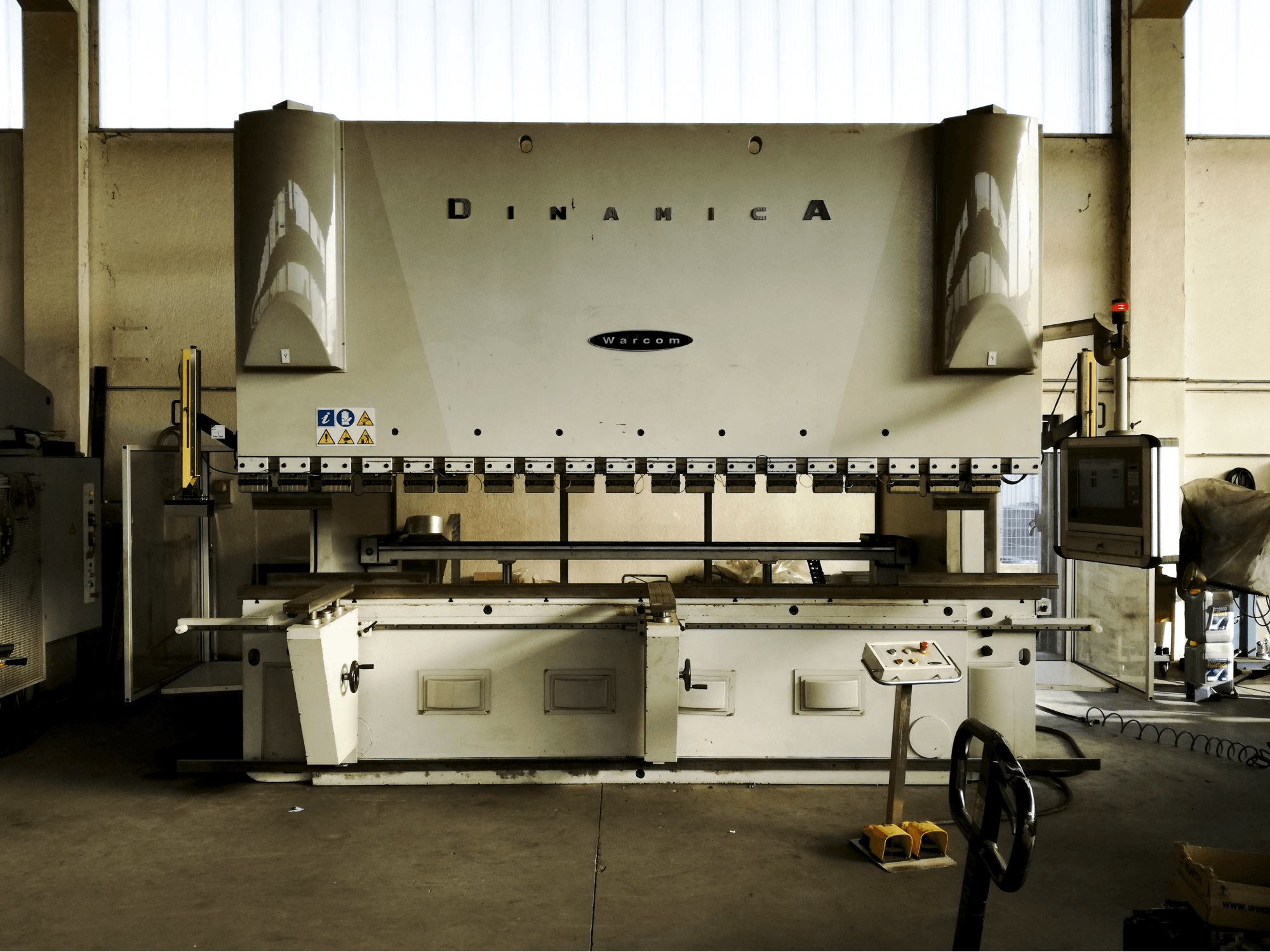 Vooraanzicht van Warcom DINAMICA 320·40 machine