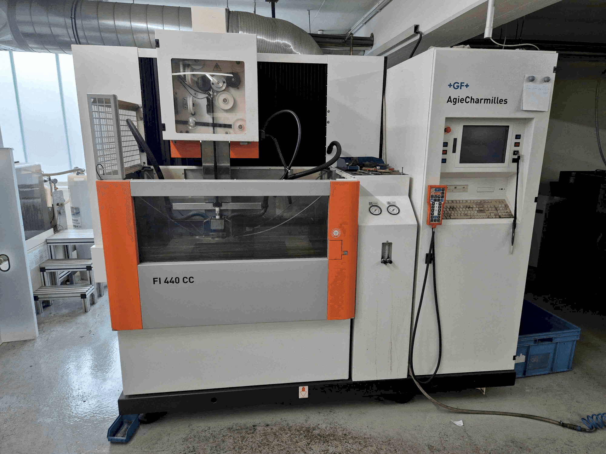 Vooraanzicht van CHARMILLES FI 440 CC machine