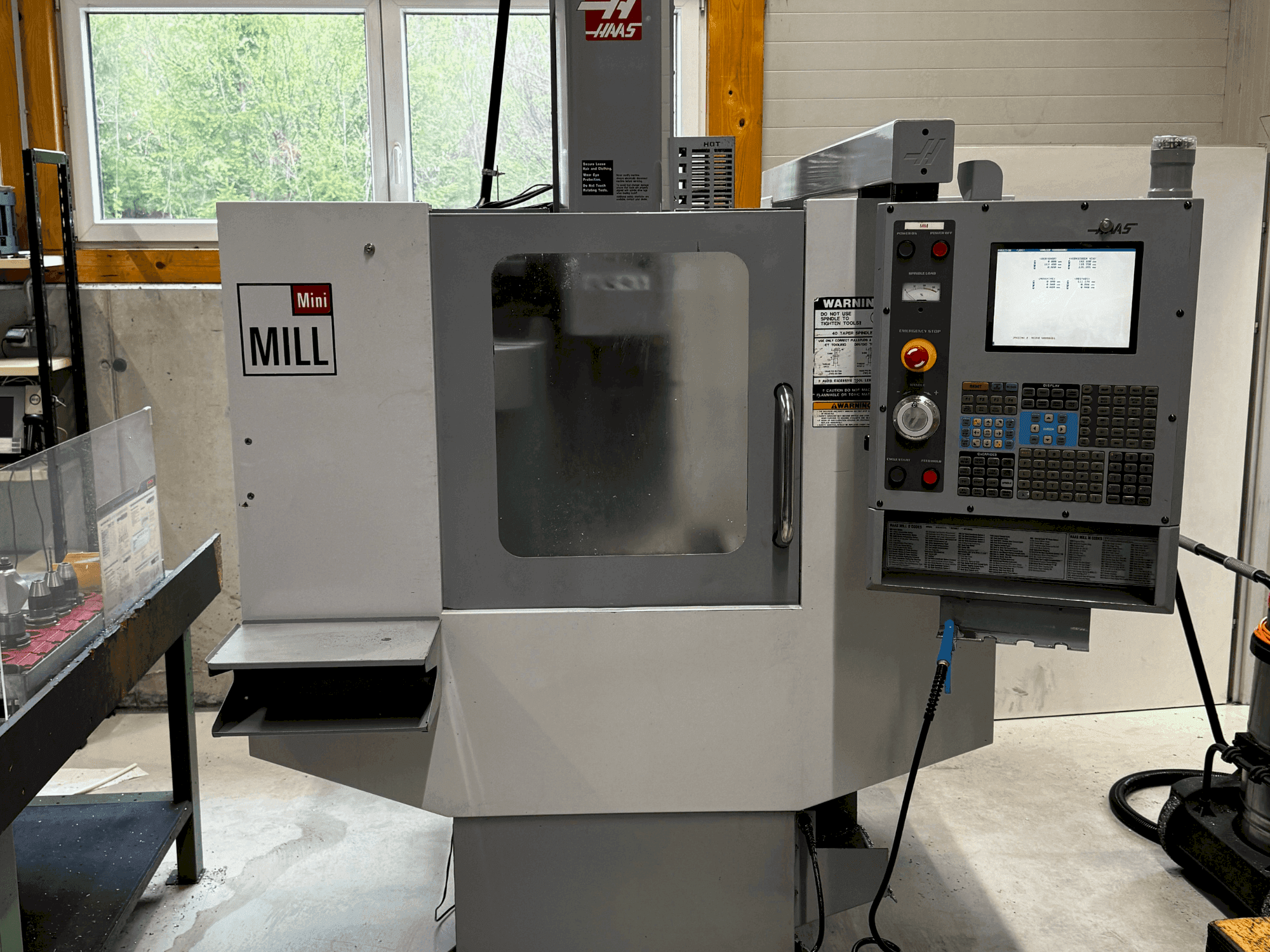 Vooraanzicht van HAAS Mini-Mill HE machine