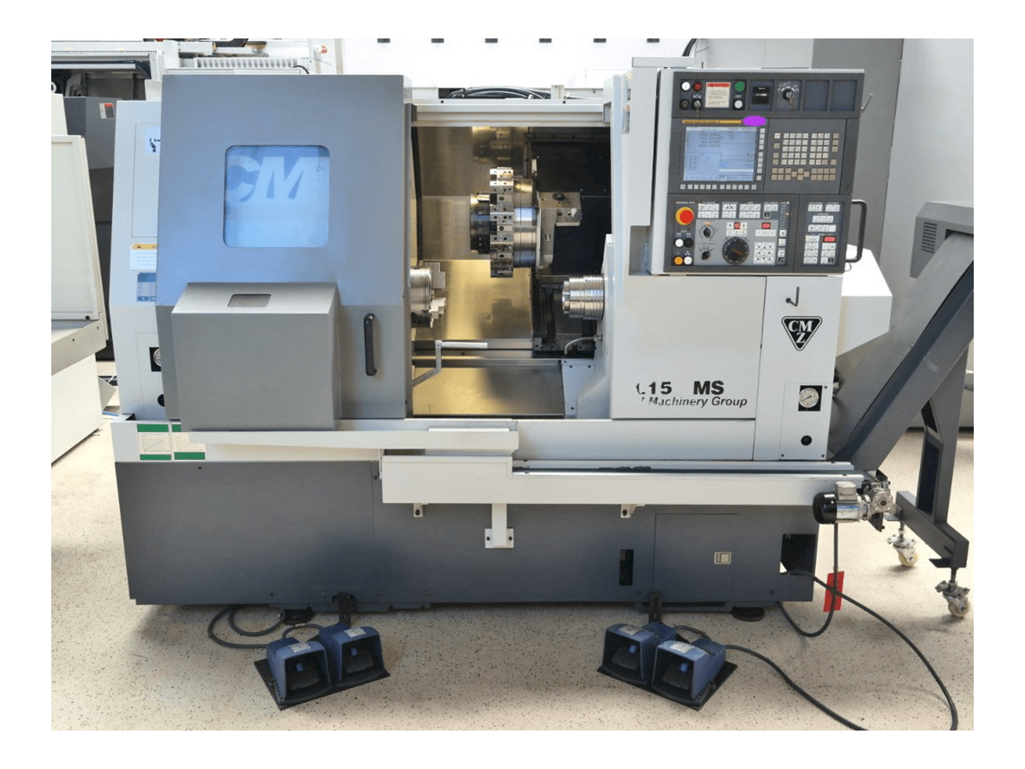 Vooraanzicht van CMZ TL 15 SMC machine
