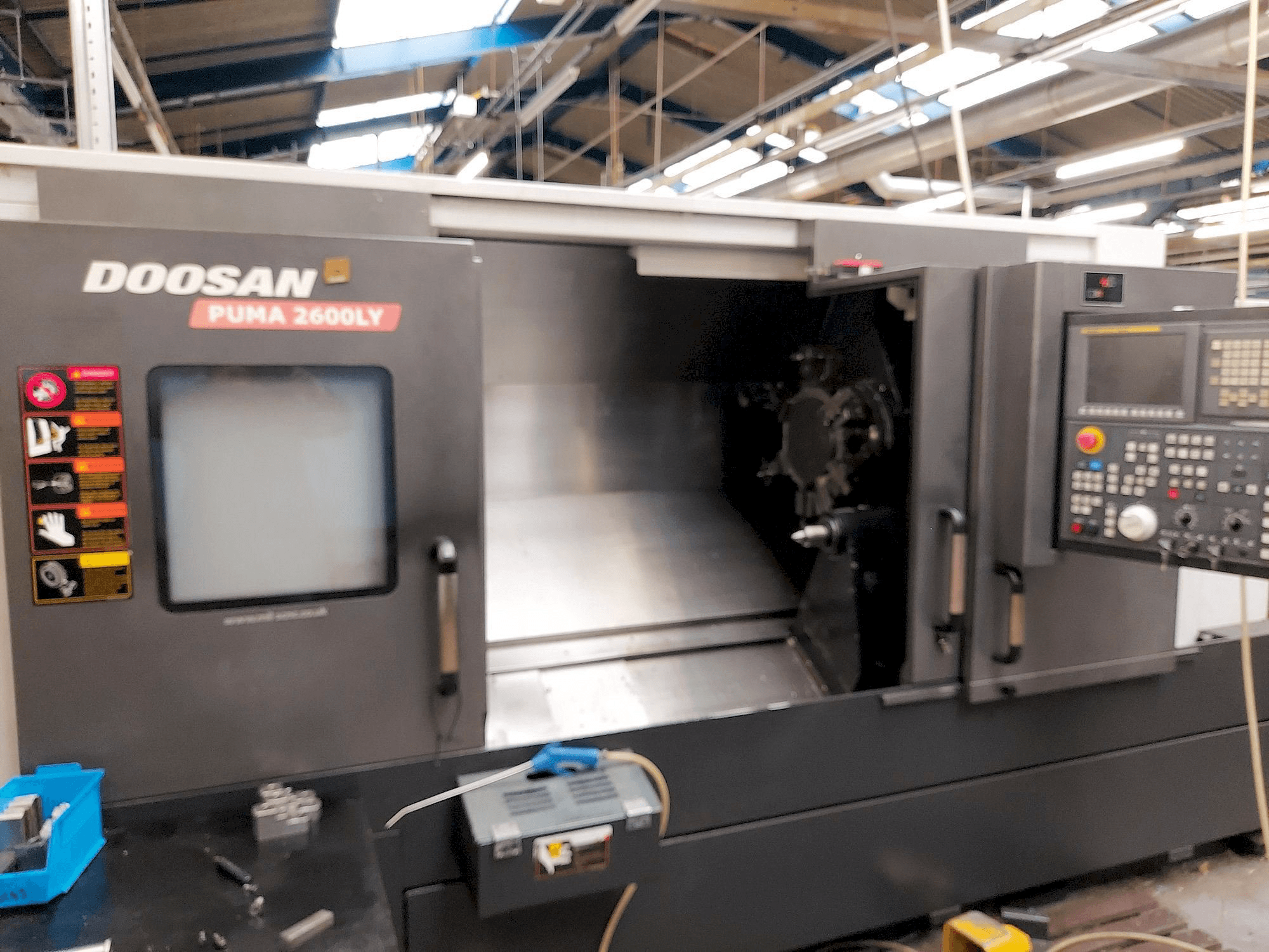 Vooraanzicht van Doosan Puma 2600LY machine