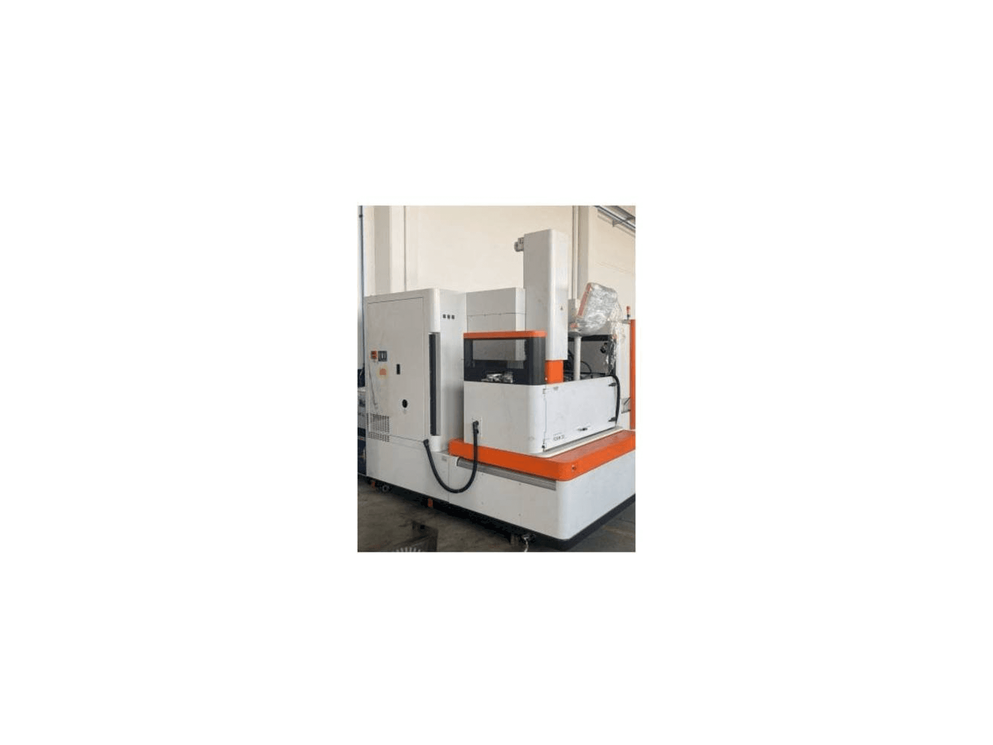 Vooraanzicht van AgieCharmilles FORM 30 machine