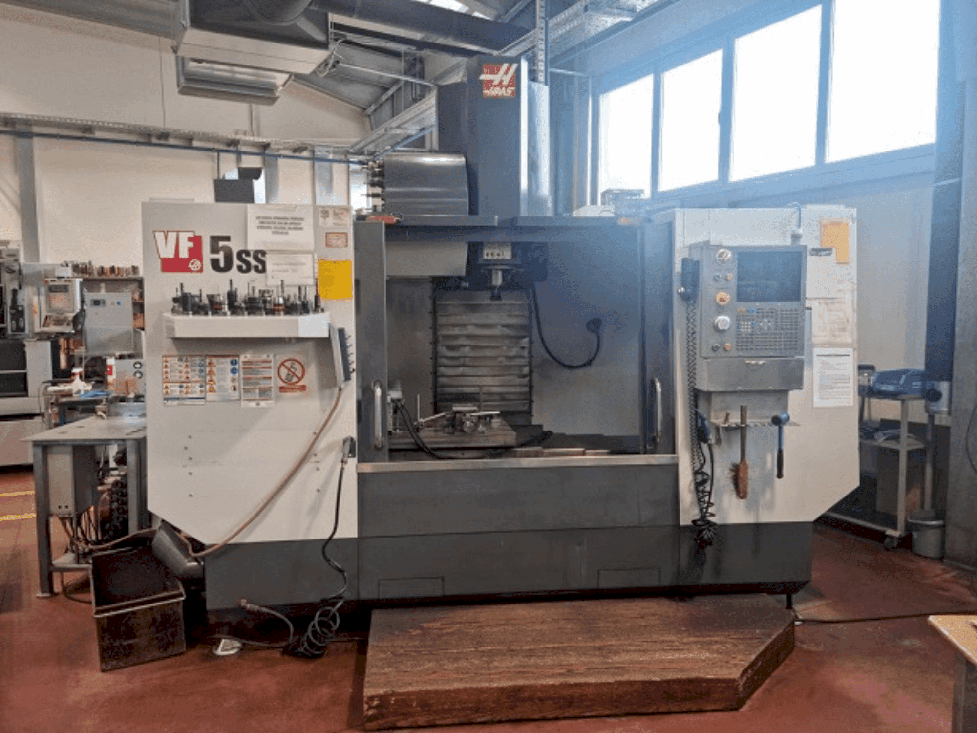 Vooraanzicht van HAAS VF-5SS machine