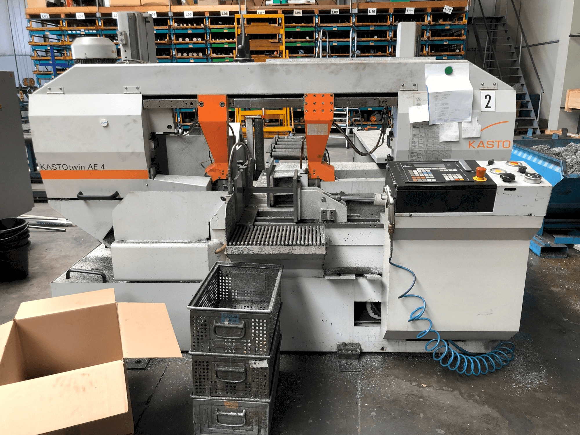 Vooraanzicht van KASTO twin AE 4 machine