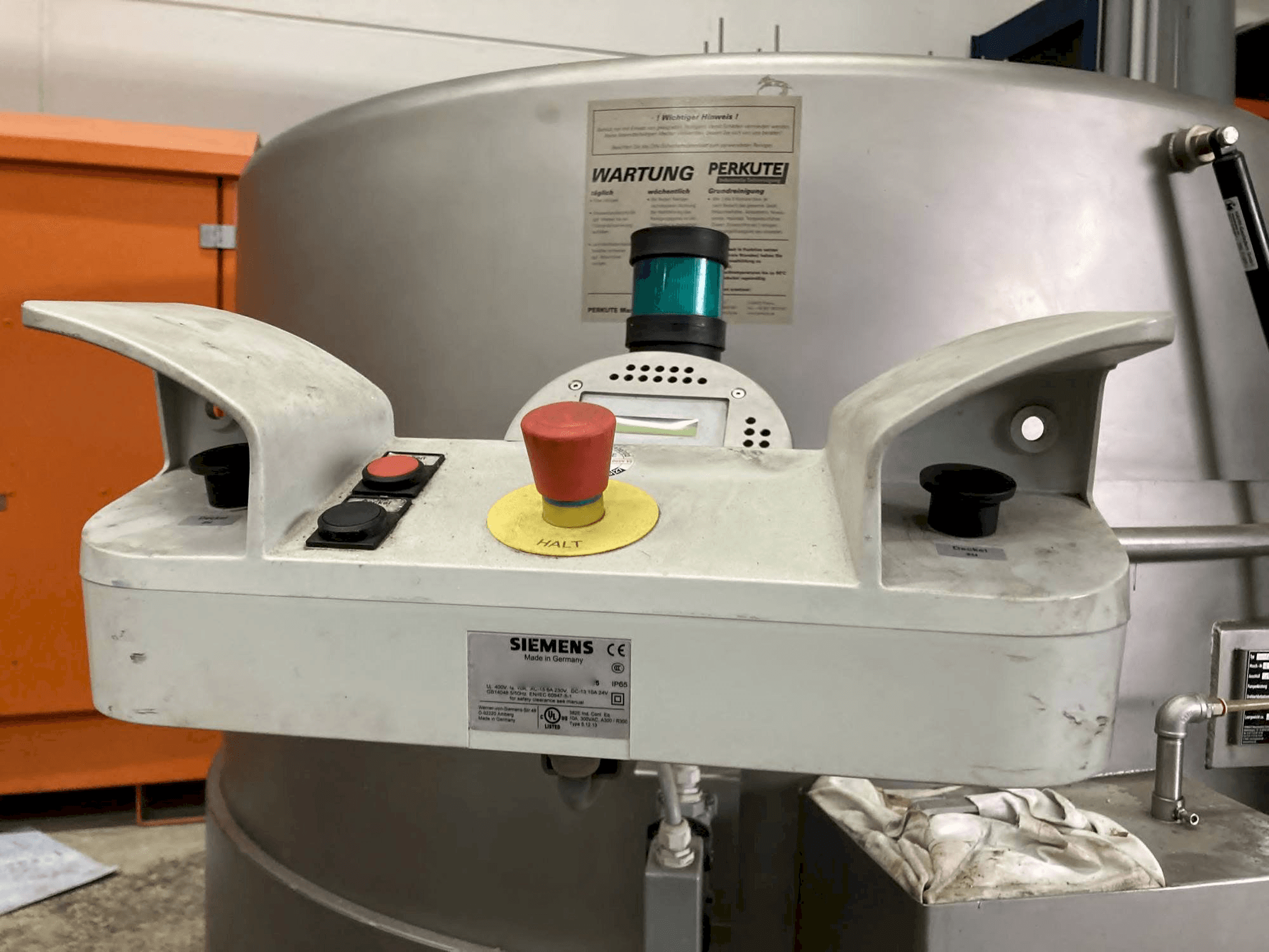 Links zicht van PERKUTE SP 160 machine