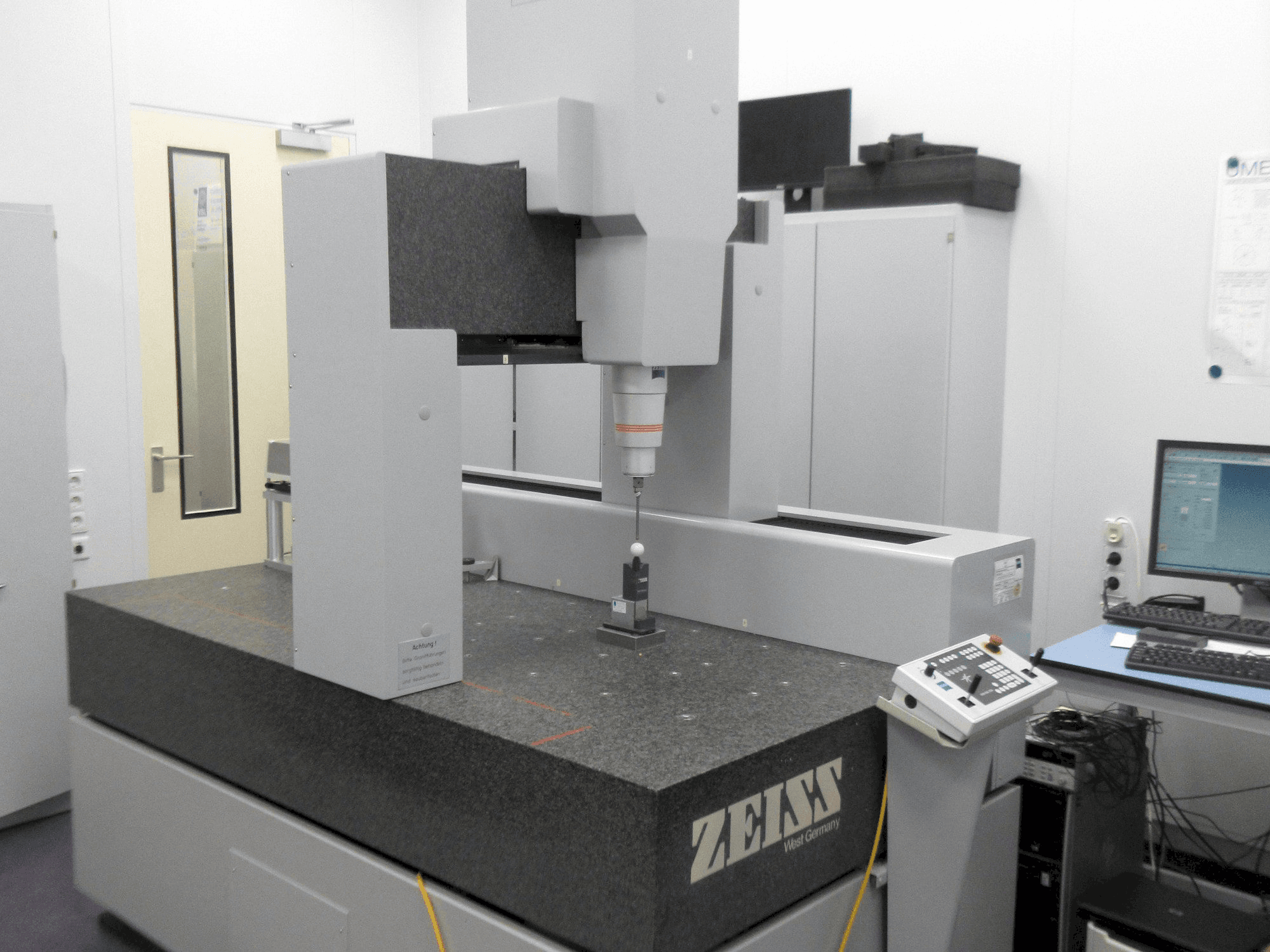 Vooraanzicht van ZEISS UC 850 machine
