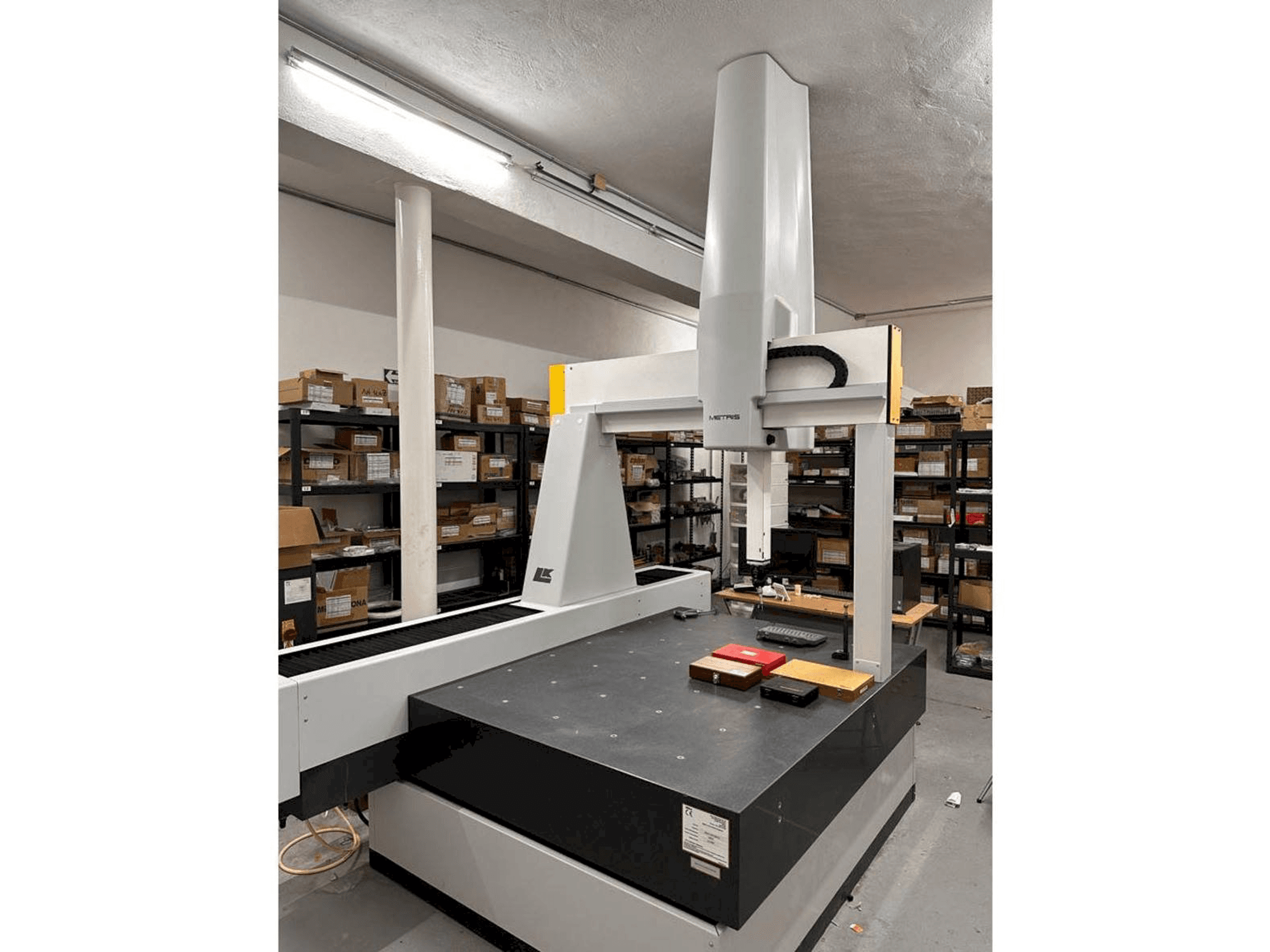 Vooraanzicht van NIKON LK V 15.10.8 machine