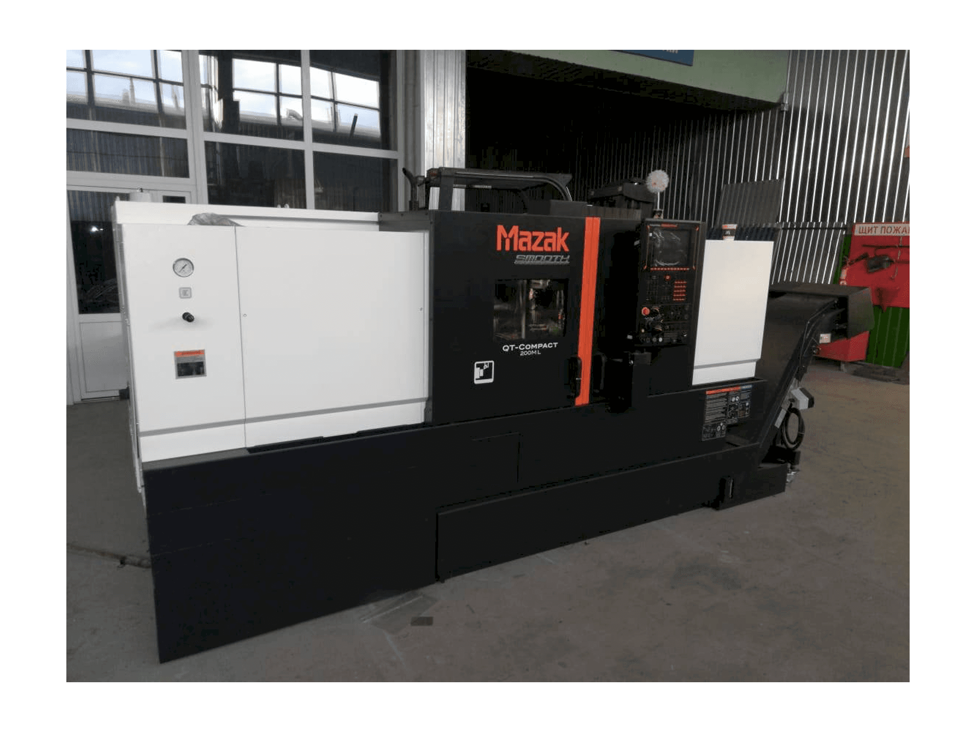 Vooraanzicht van Mazak QT- COMPACT 200ML machine