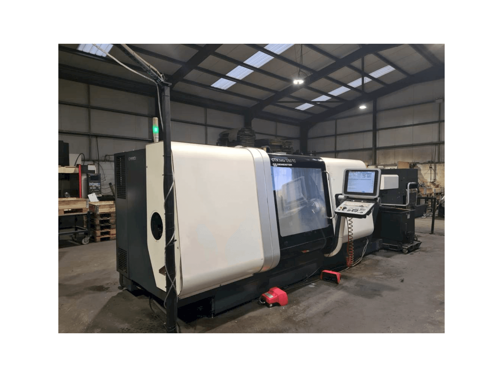 Vooraanzicht van DMG GILDEMEISTER CTX beta 1250 TC machine