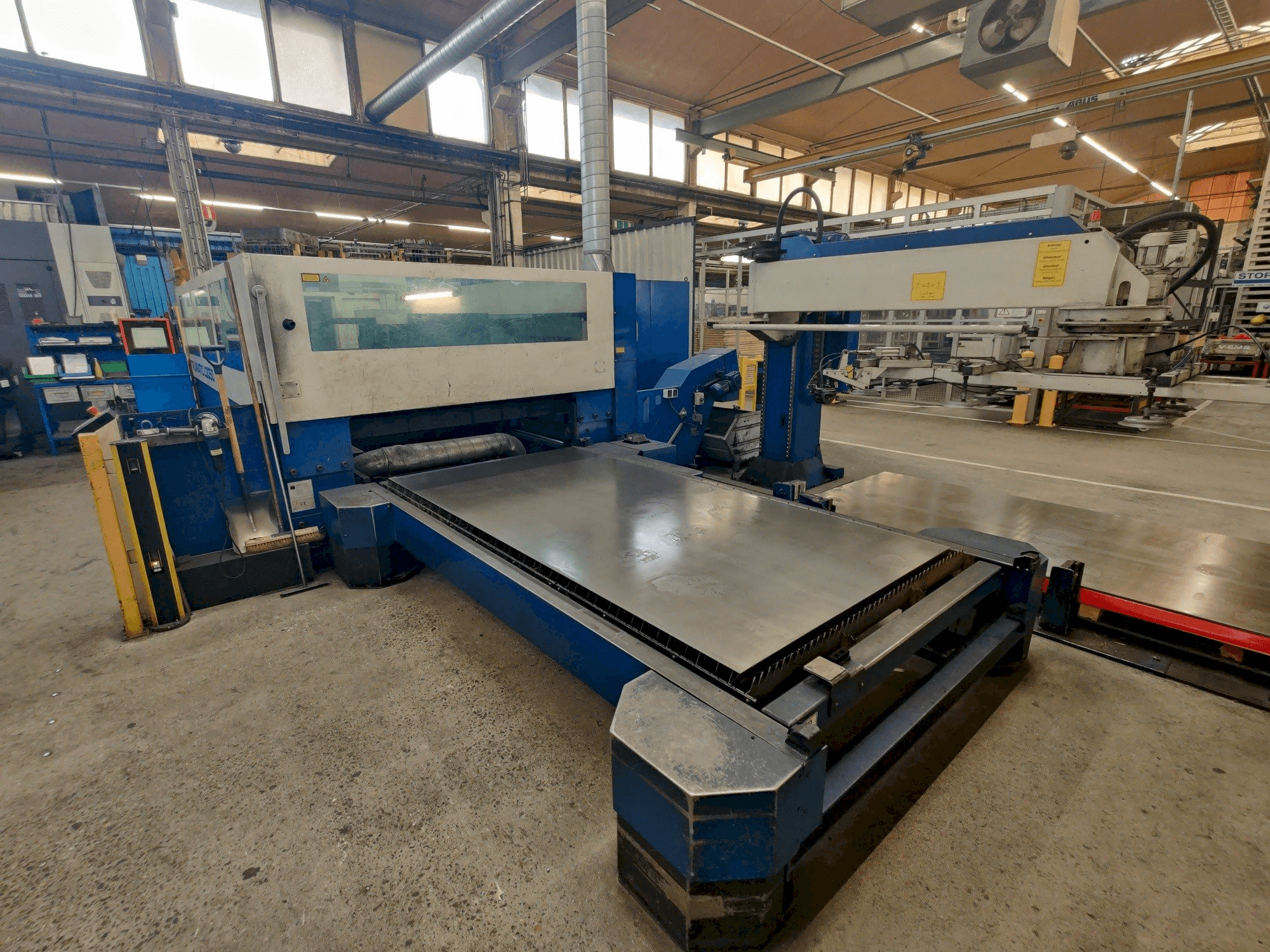 Vooraanzicht van Trumpf Trumatic L3050 machine