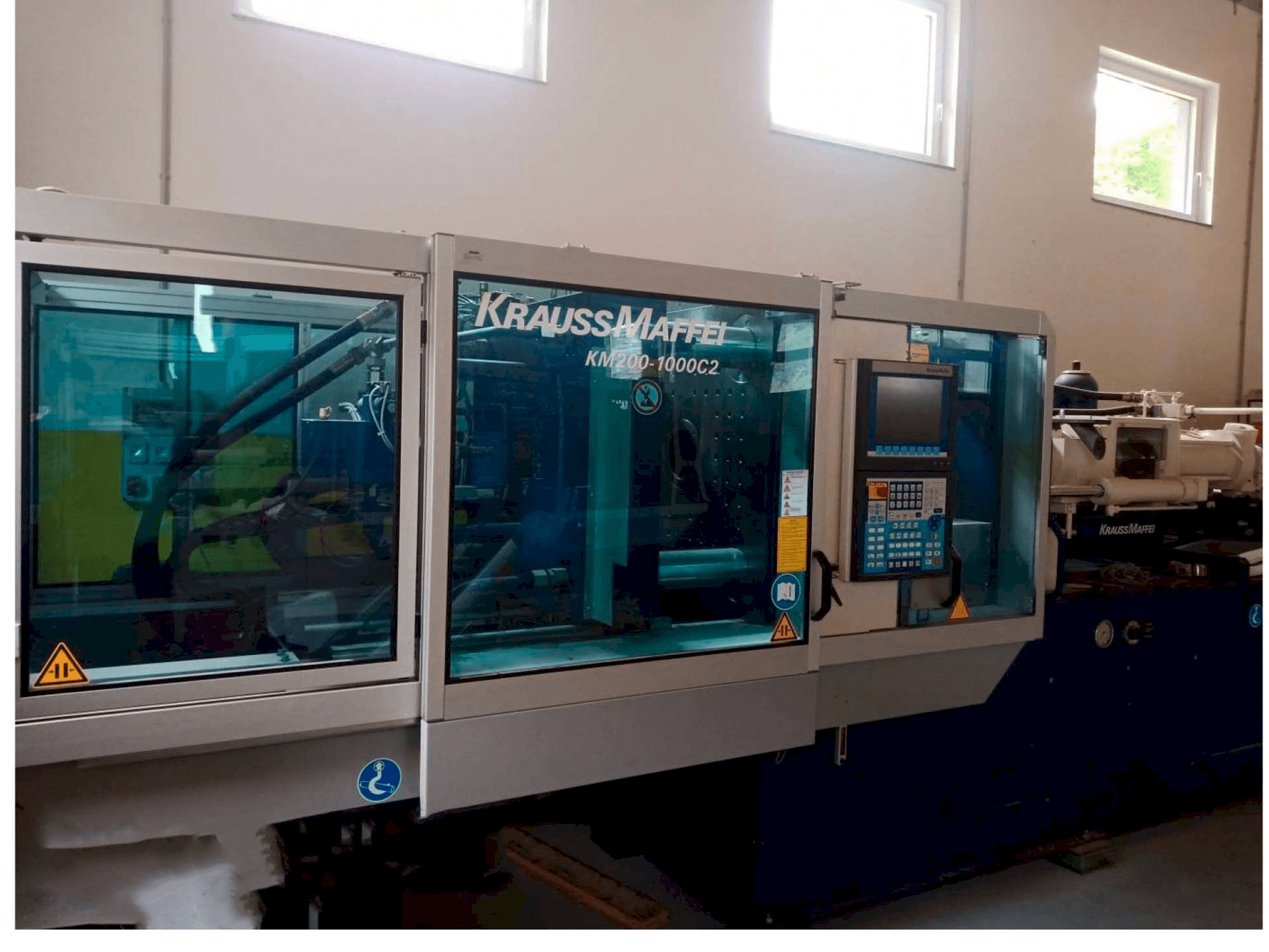 Vooraanzicht van Krauss Maffei KM 200/1000 machine