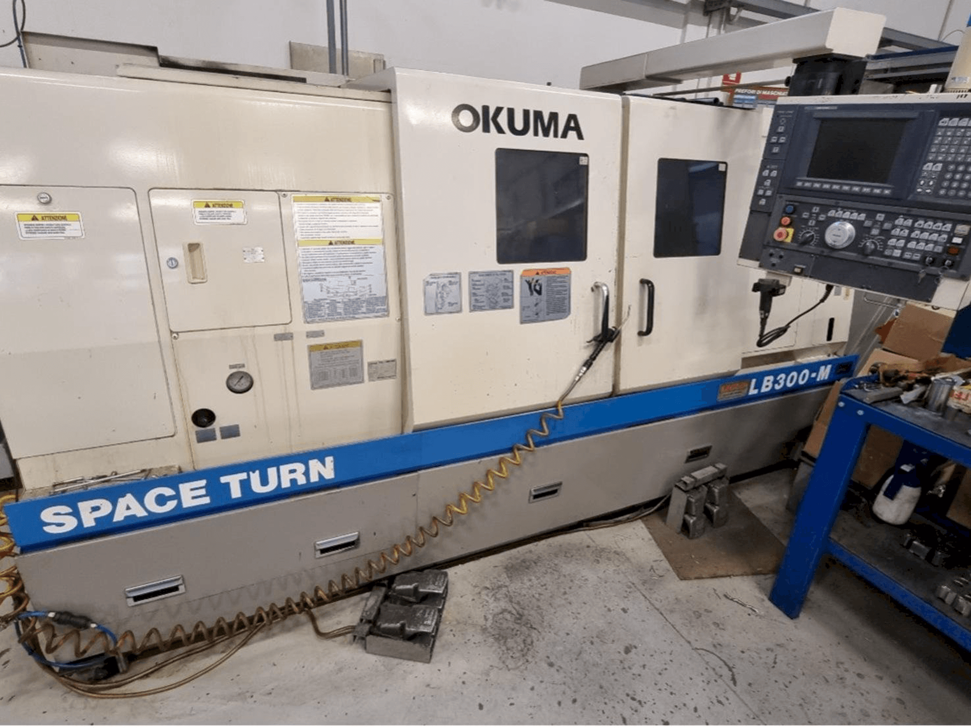 Vooraanzicht van Okuma LB 300M machine