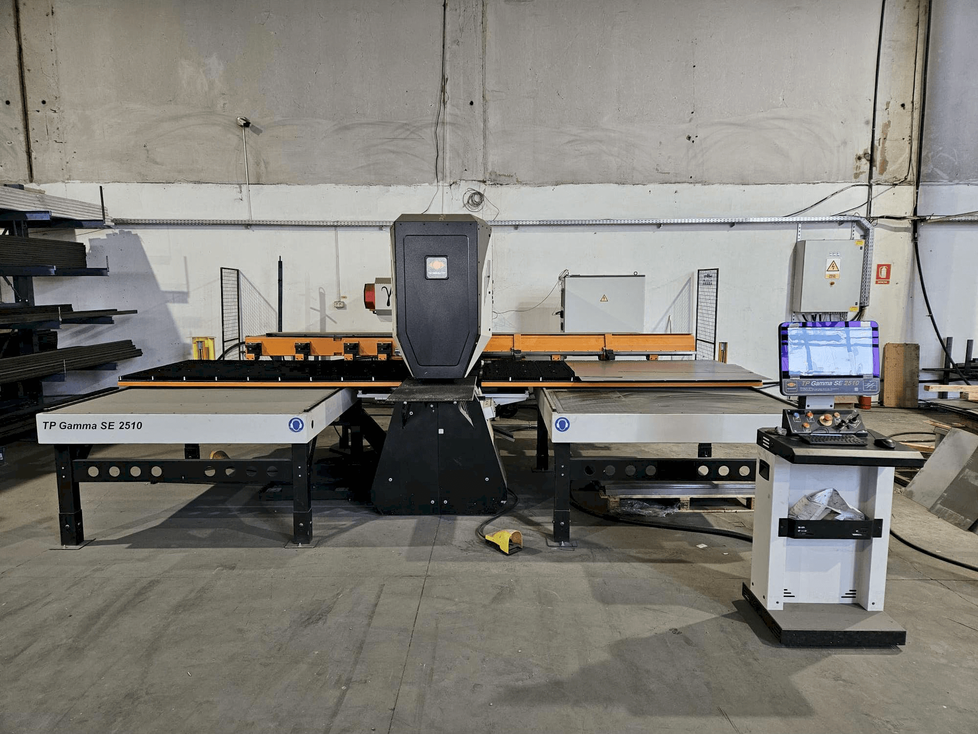 Vooraanzicht van TECNOLOGY Italiana TP GAMMA SE 2510 machine