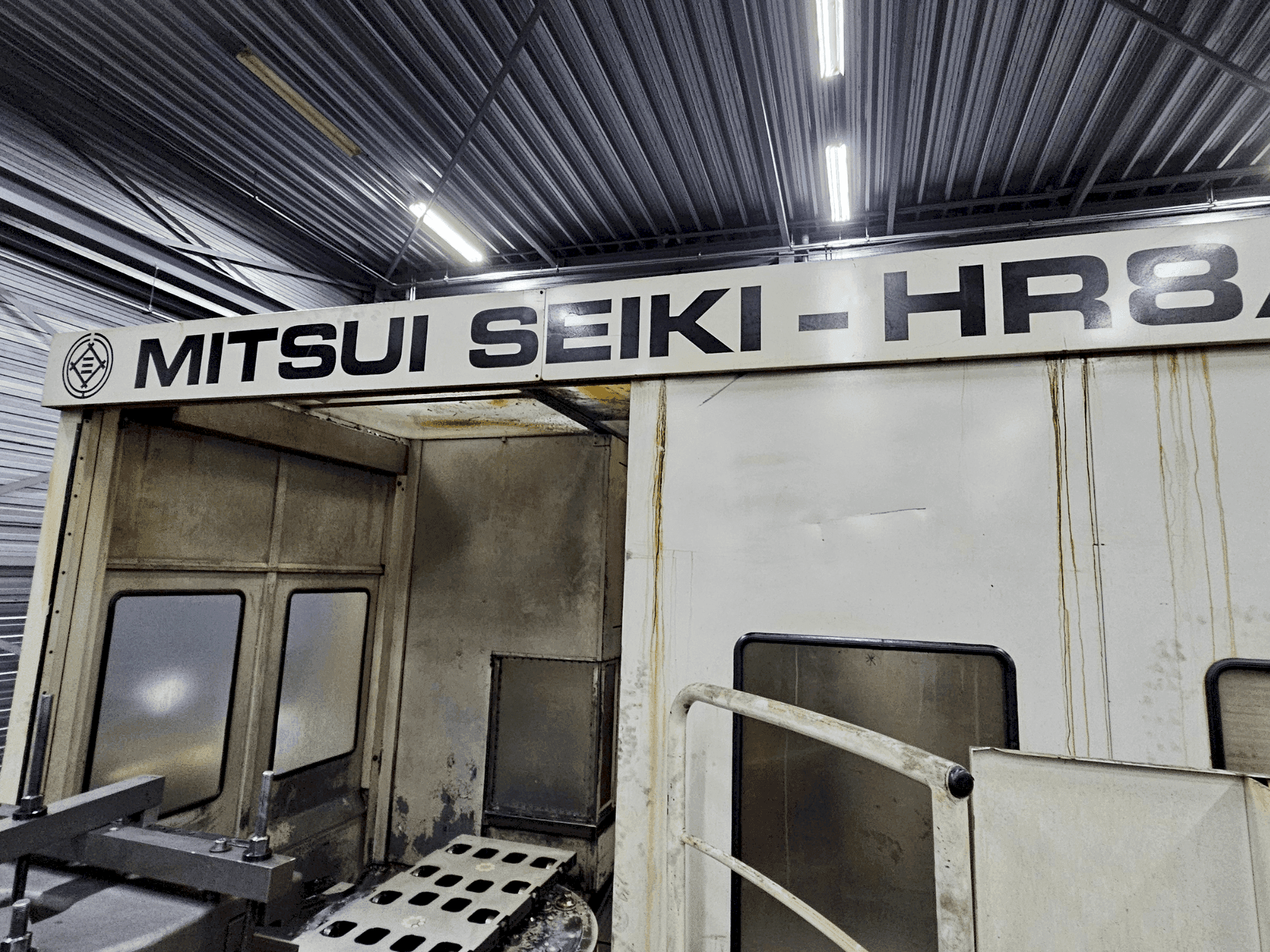 Vooraanzicht van Mitsui Seiki HR8A machine