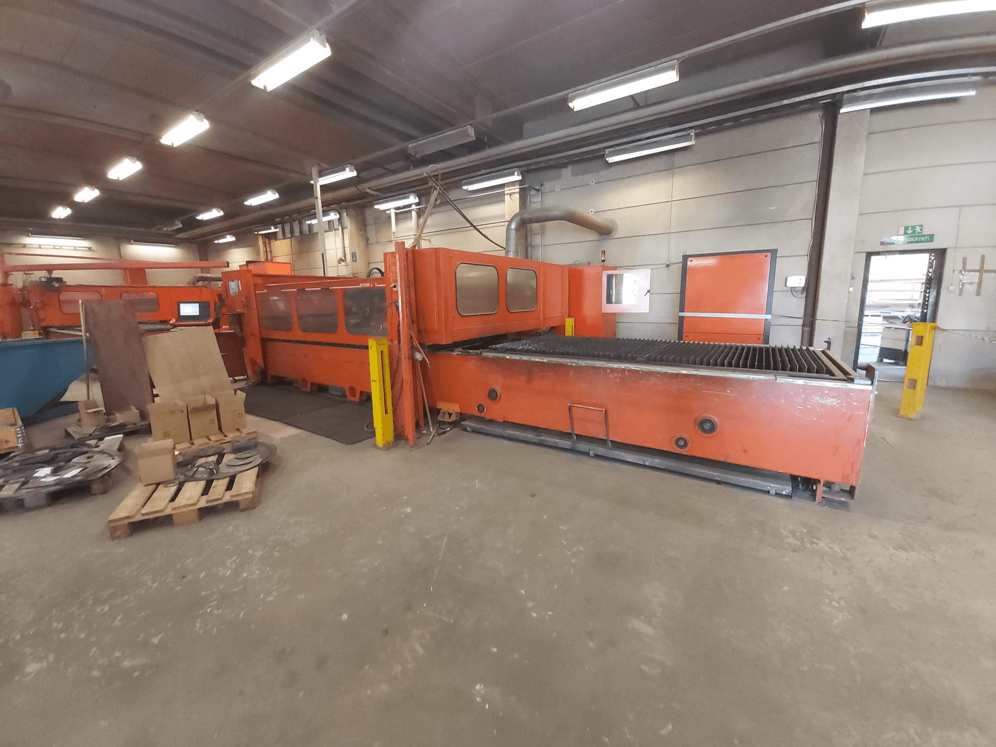 Vooraanzicht van Bystronic BTL 3015 machine