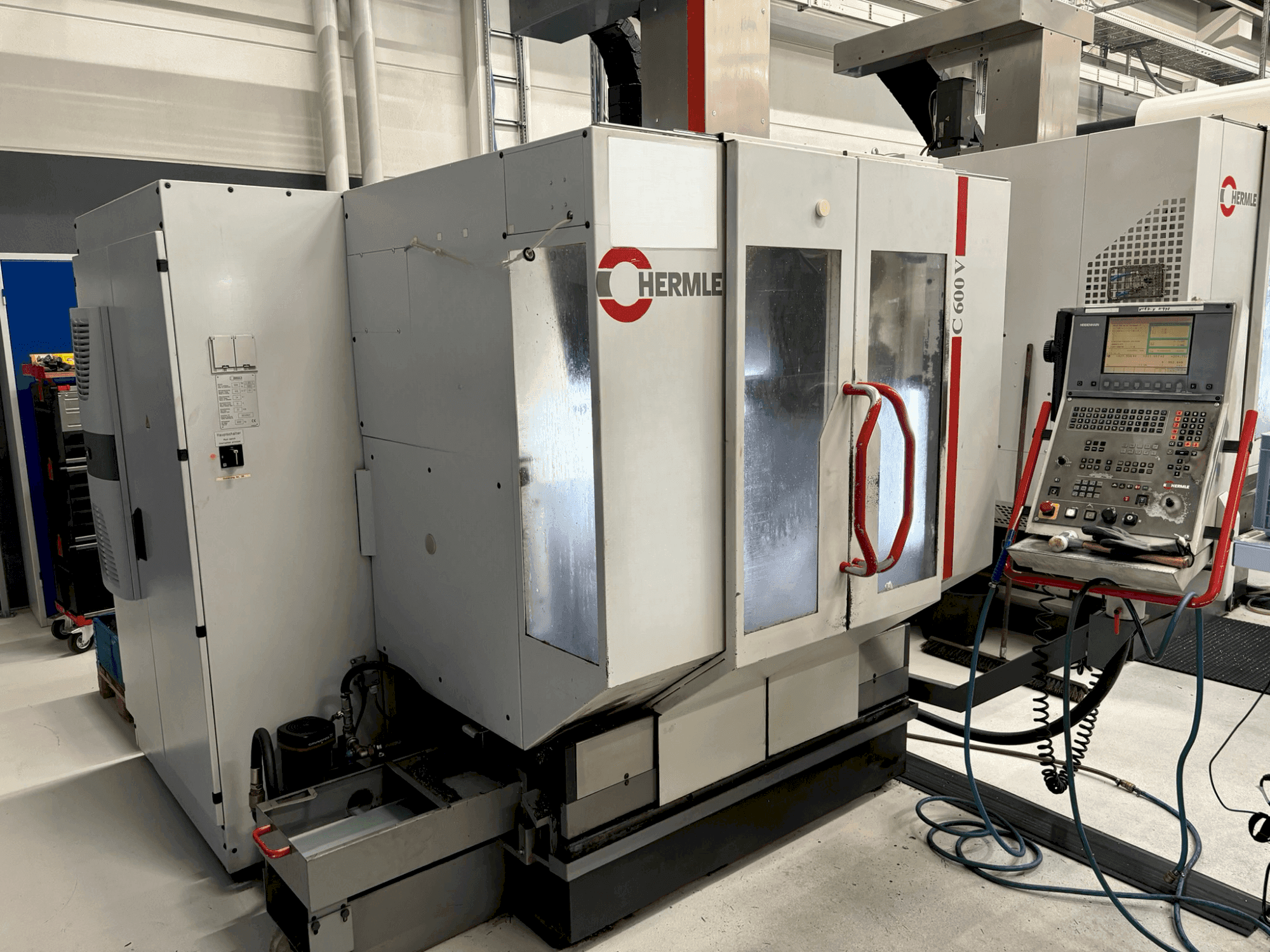 Vooraanzicht van HERMLE C 600 V machine