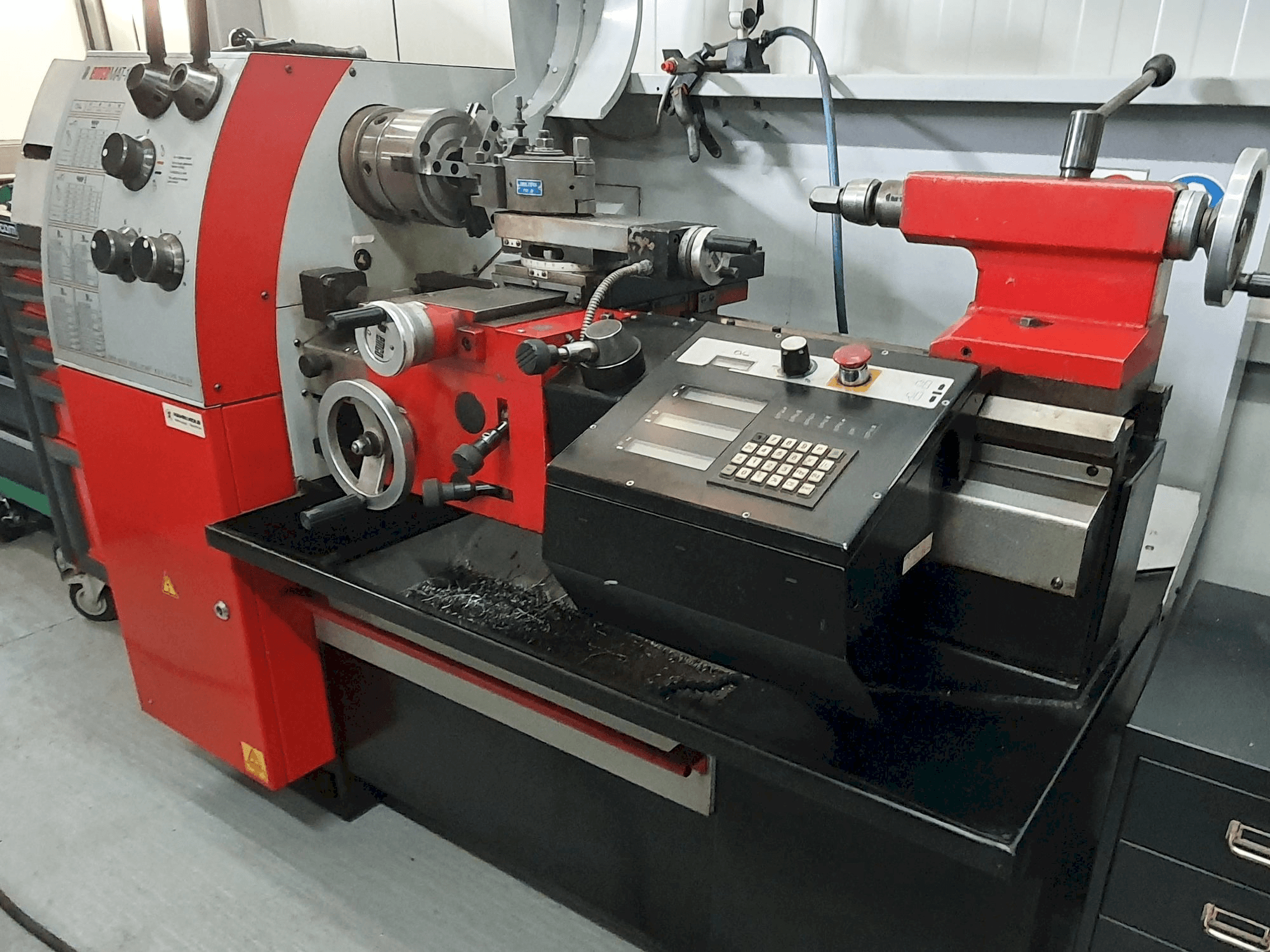 Vooraanzicht van EMCO EMCOMAT 17D machine