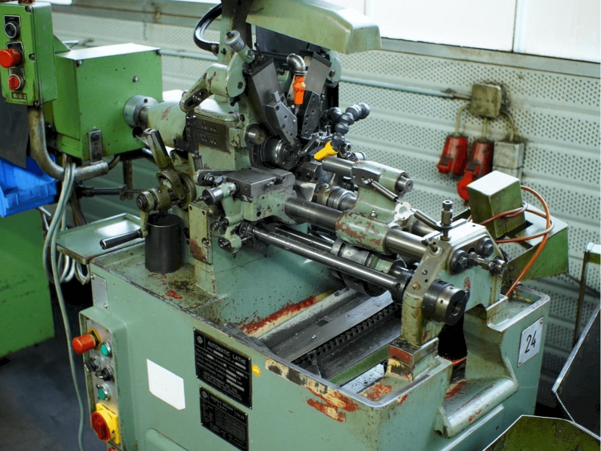 Vooraanzicht van LICO TA25 machine