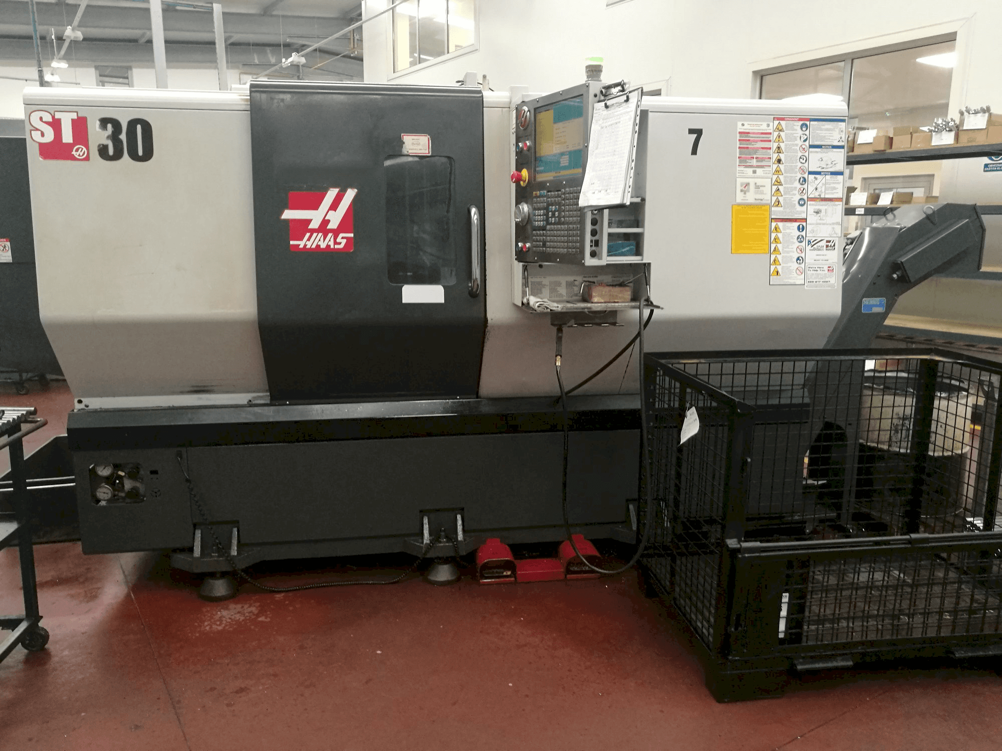 Vooraanzicht van HAAS ST-30 machine