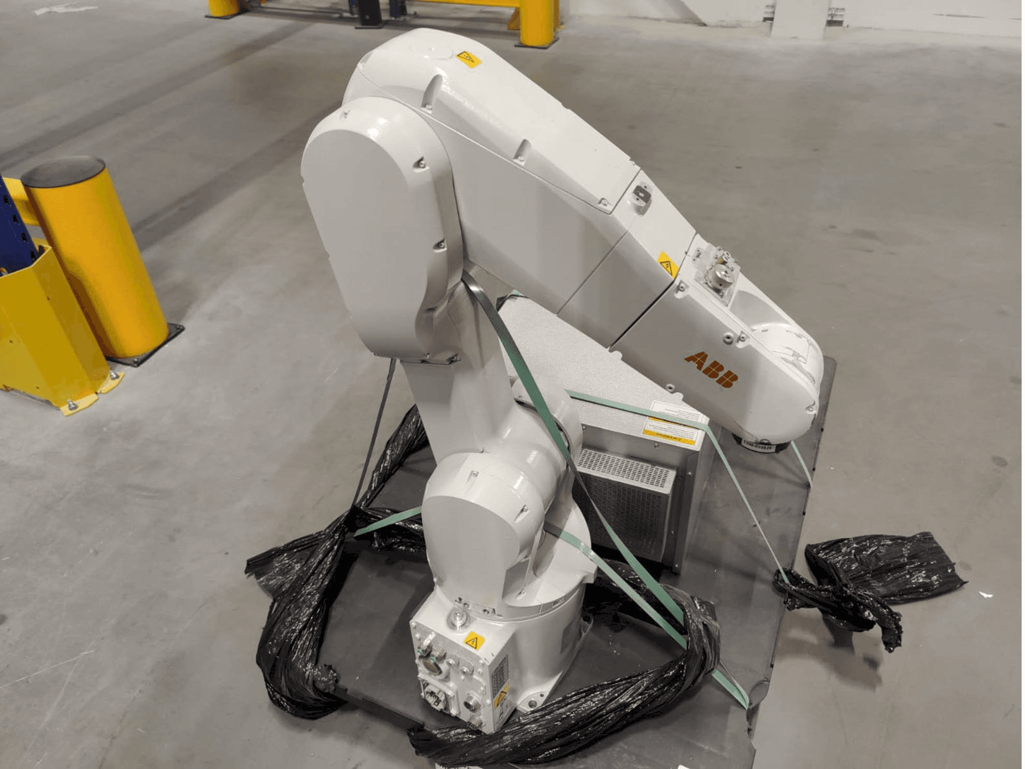 Vooraanzicht van ABB IRB1200 M2004 machine