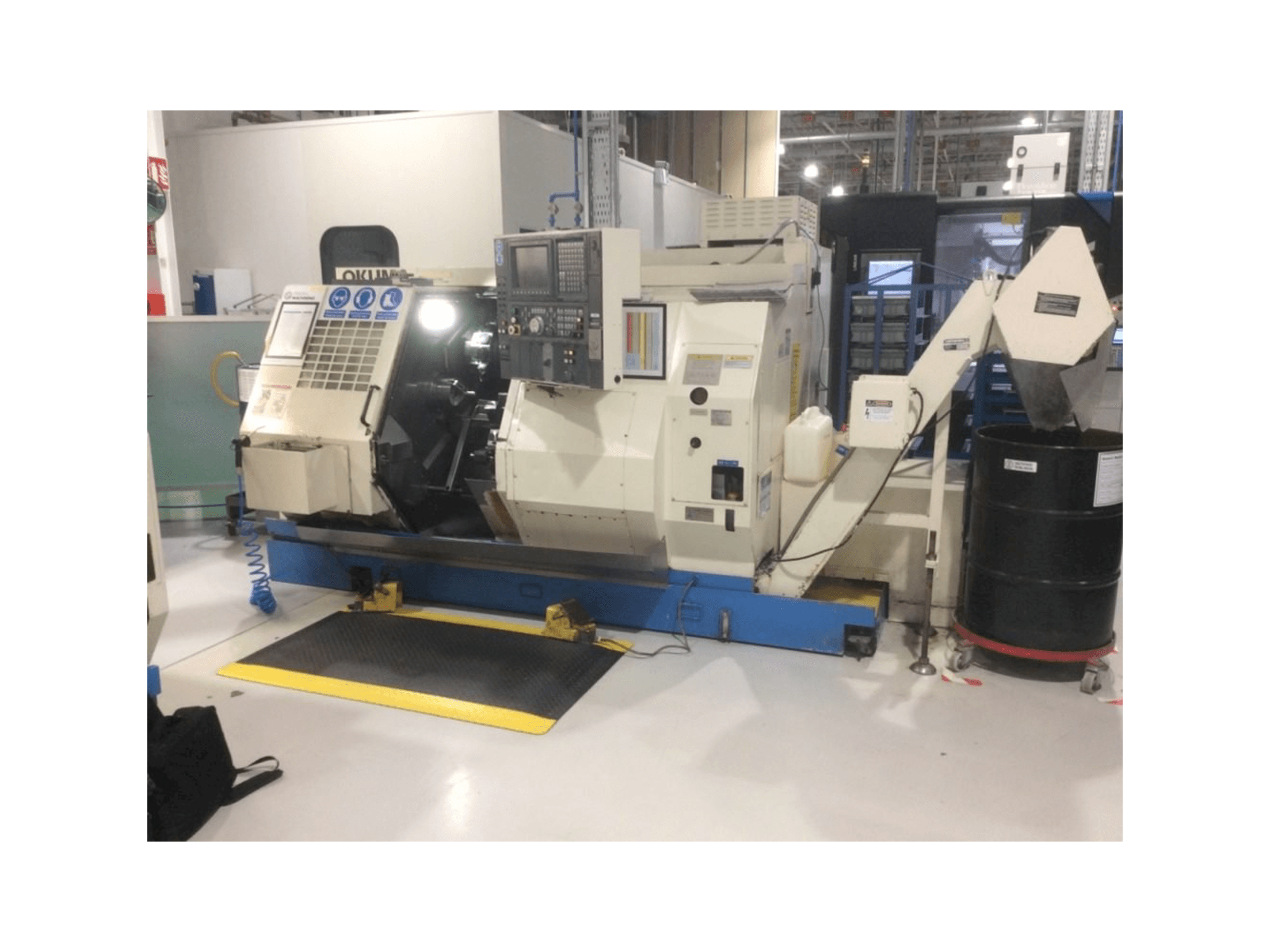 Vooraanzicht van Okuma LT 10 machine