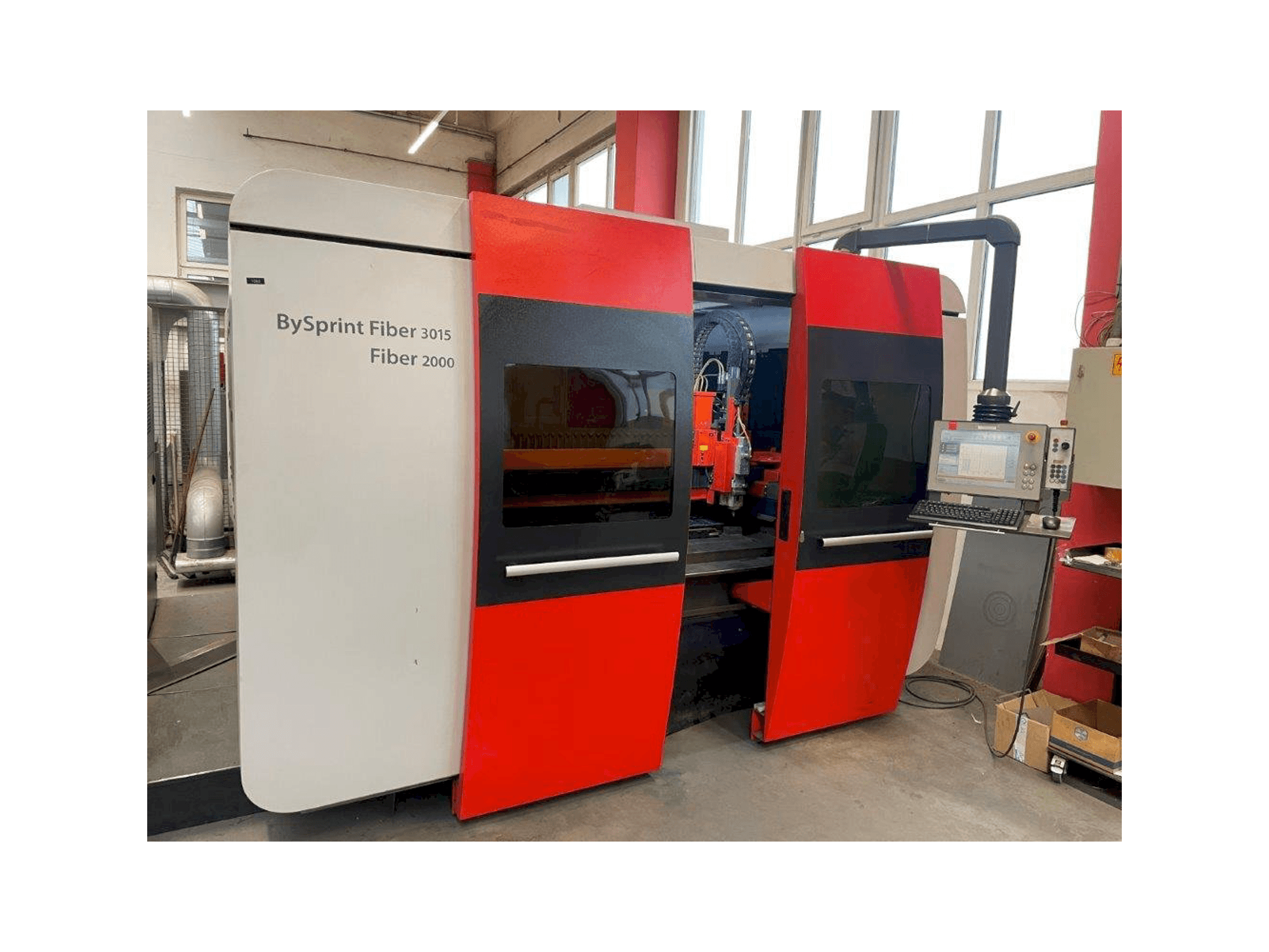 Linkerzijdeaanzicht van Bystronic BySprint Fiber 3015 machine