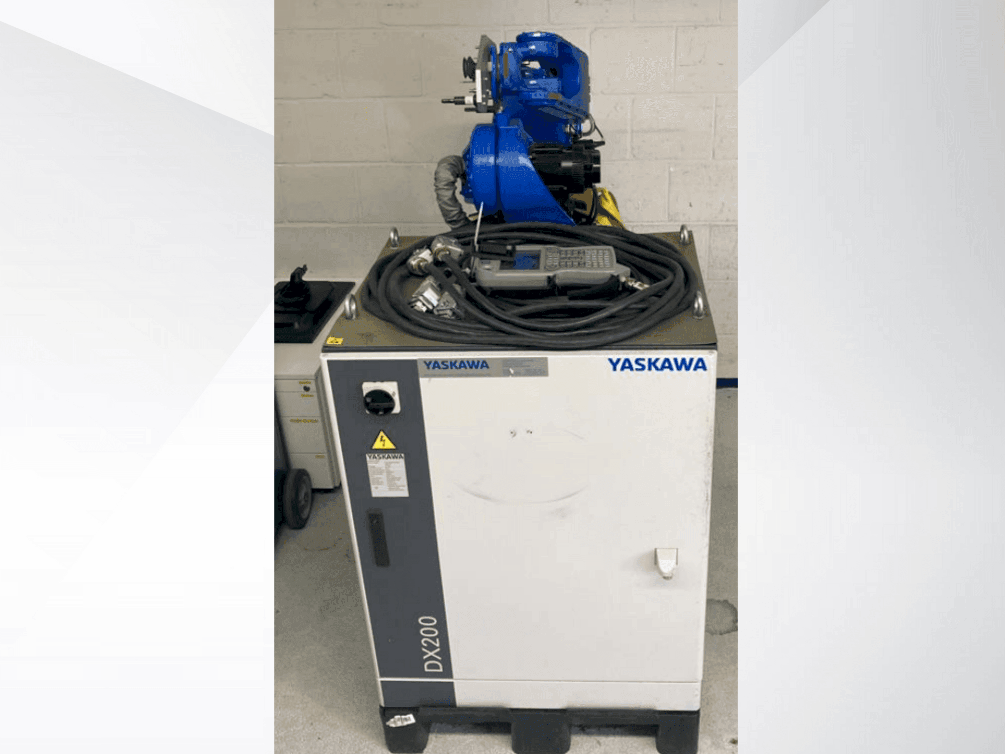 Vooraanzicht van Yaskawa Motoman YR-MH00024-A00 machine