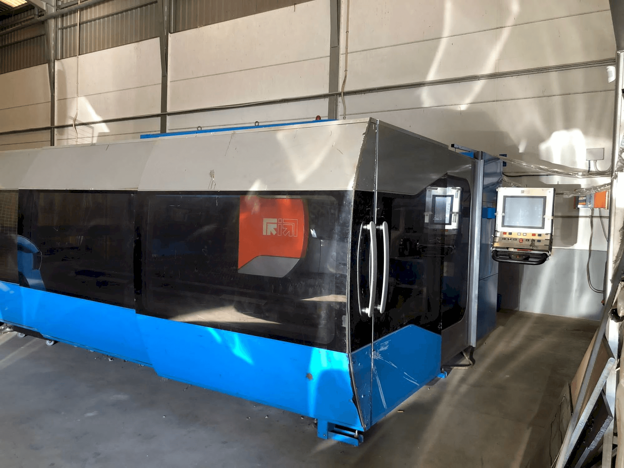 Vooraanzicht van Prima Power Zaphiro machine