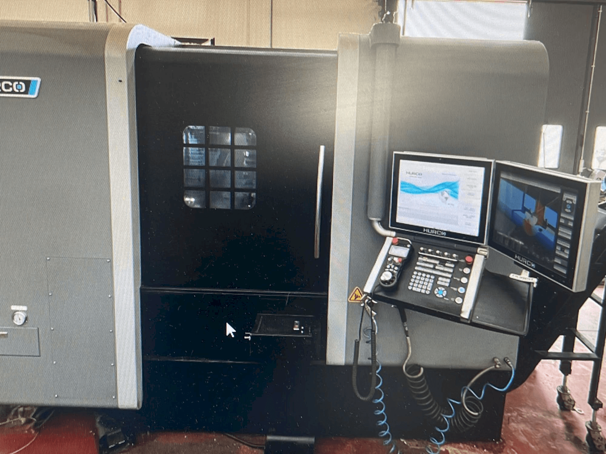 Vooraanzicht van Hurco TMX8MYSi machine