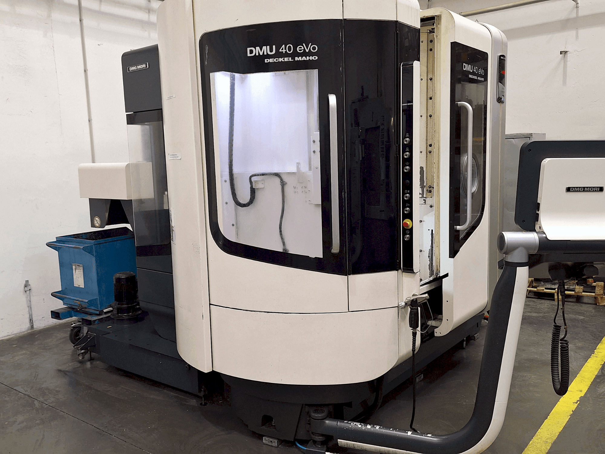Vooraanzicht van DMG MORI DMU 40 eVo machine