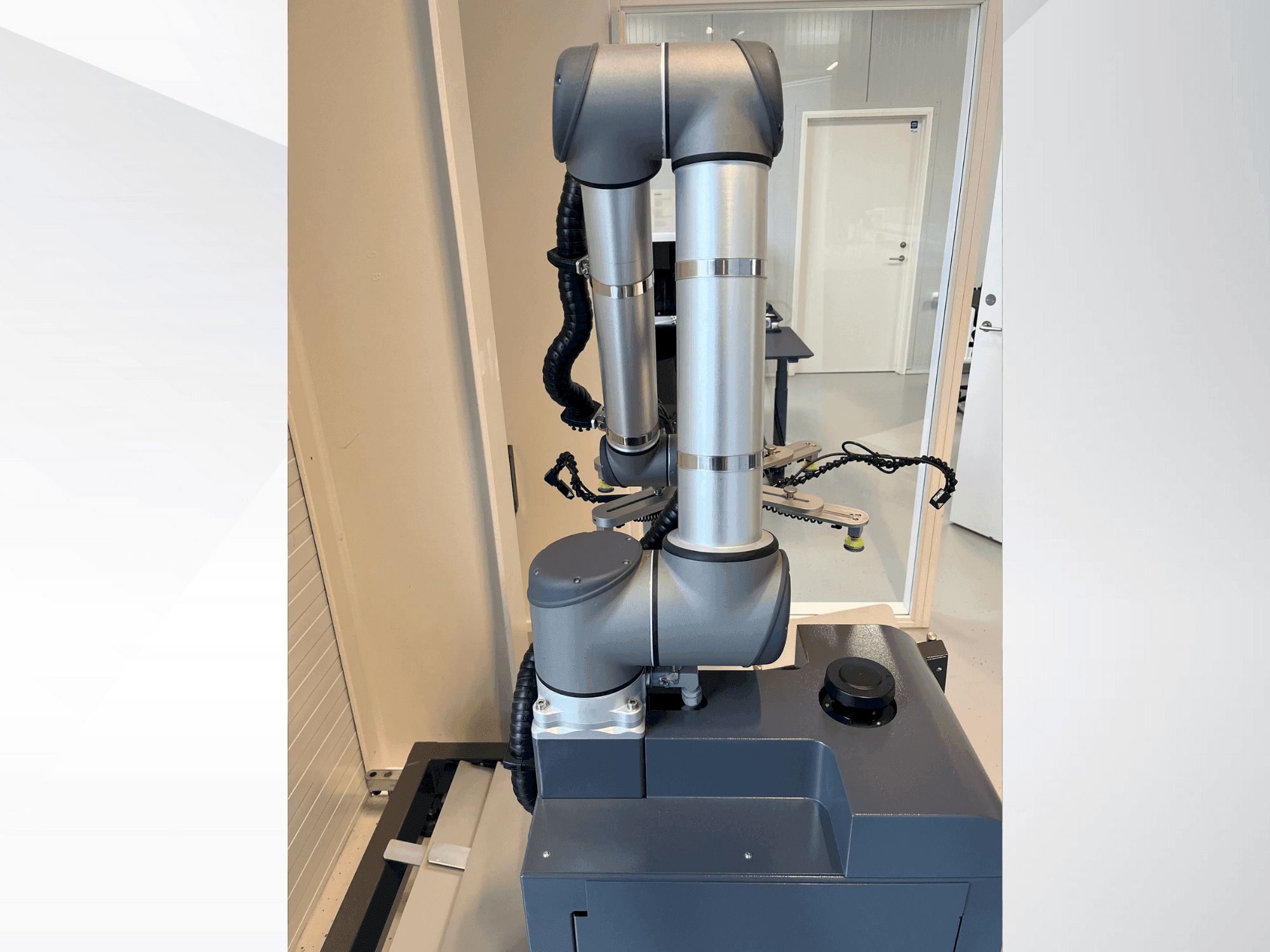 Vooraanzicht van Universal Robots UR10 machine