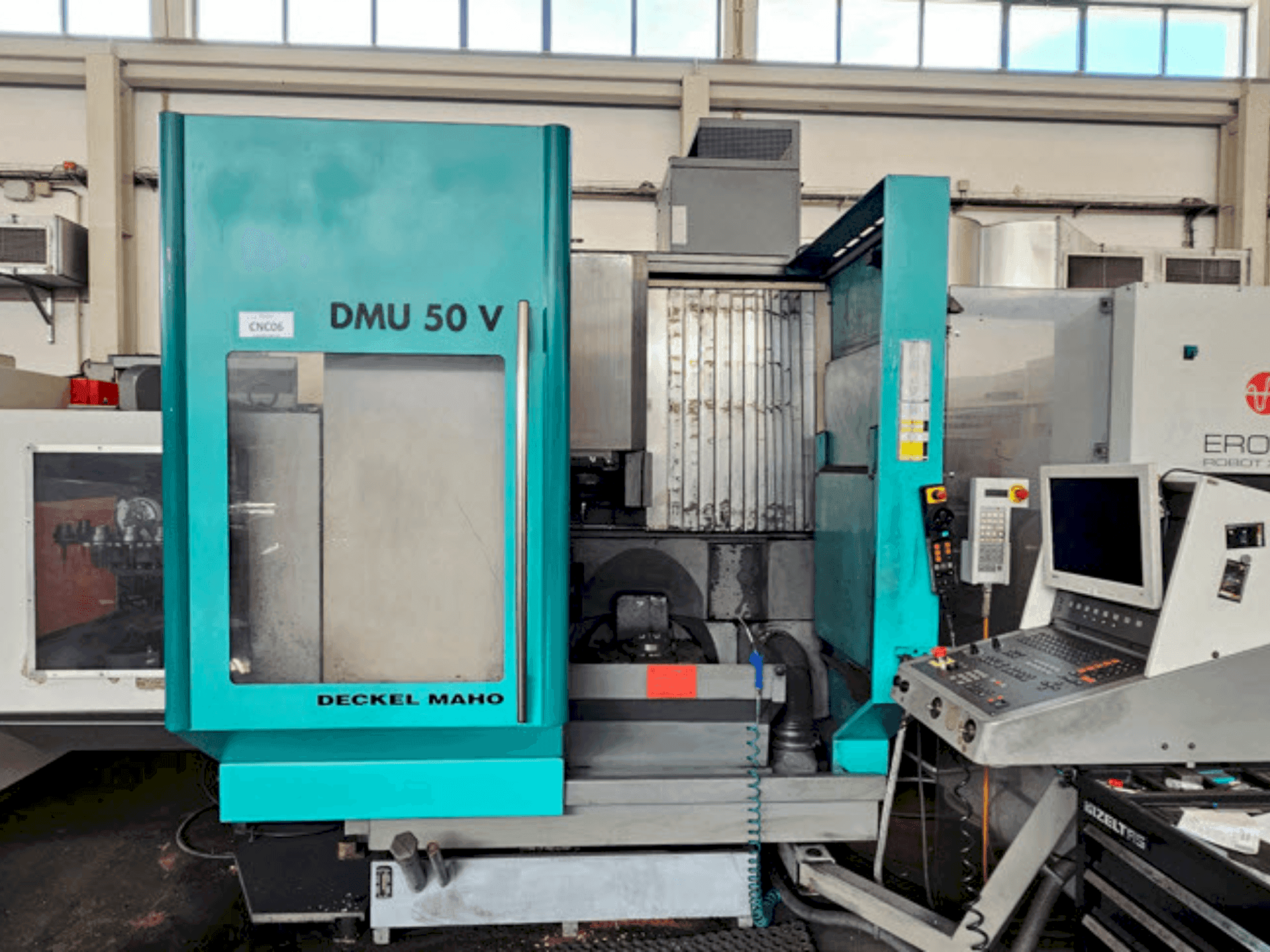 Vooraanzicht van DECKEL MAHO DMU 50V machine