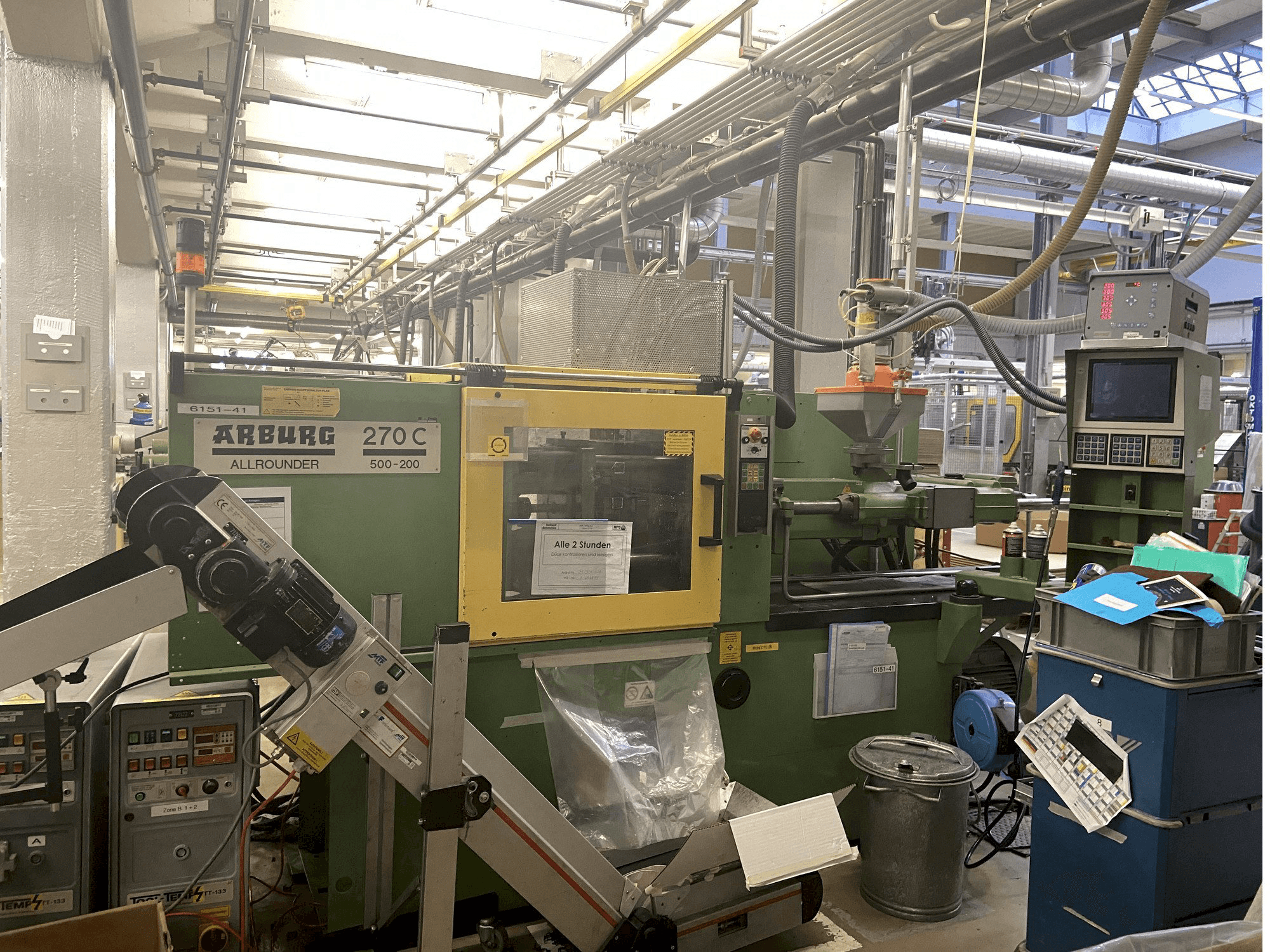Vooraanzicht van Arburg ALLROUNDER 270 C 500 - 200 machine