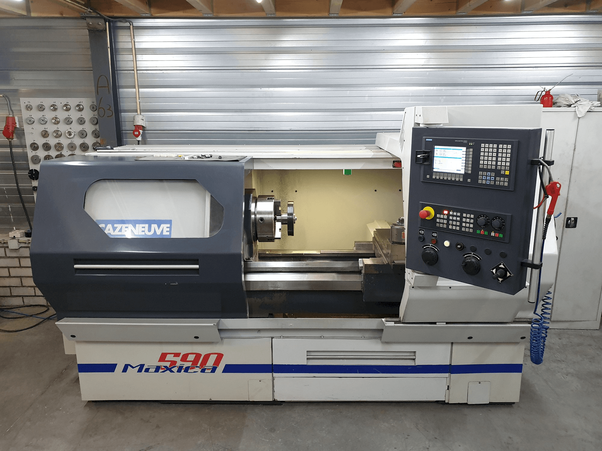 Vooraanzicht van CAZENEUVE MAXICA 590 machine