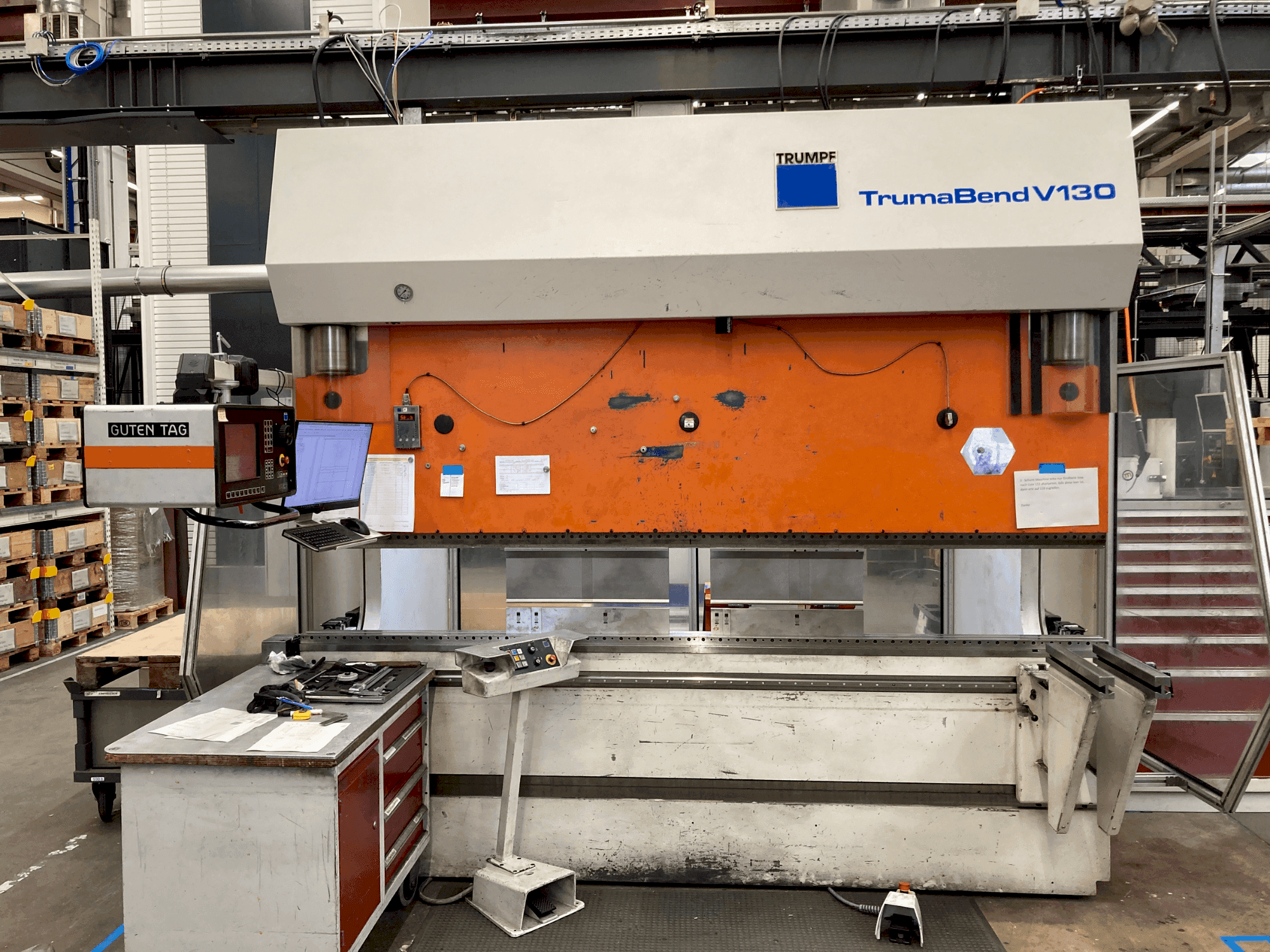 Vooraanzicht van TRUMPF TrumaBend V130 machine
