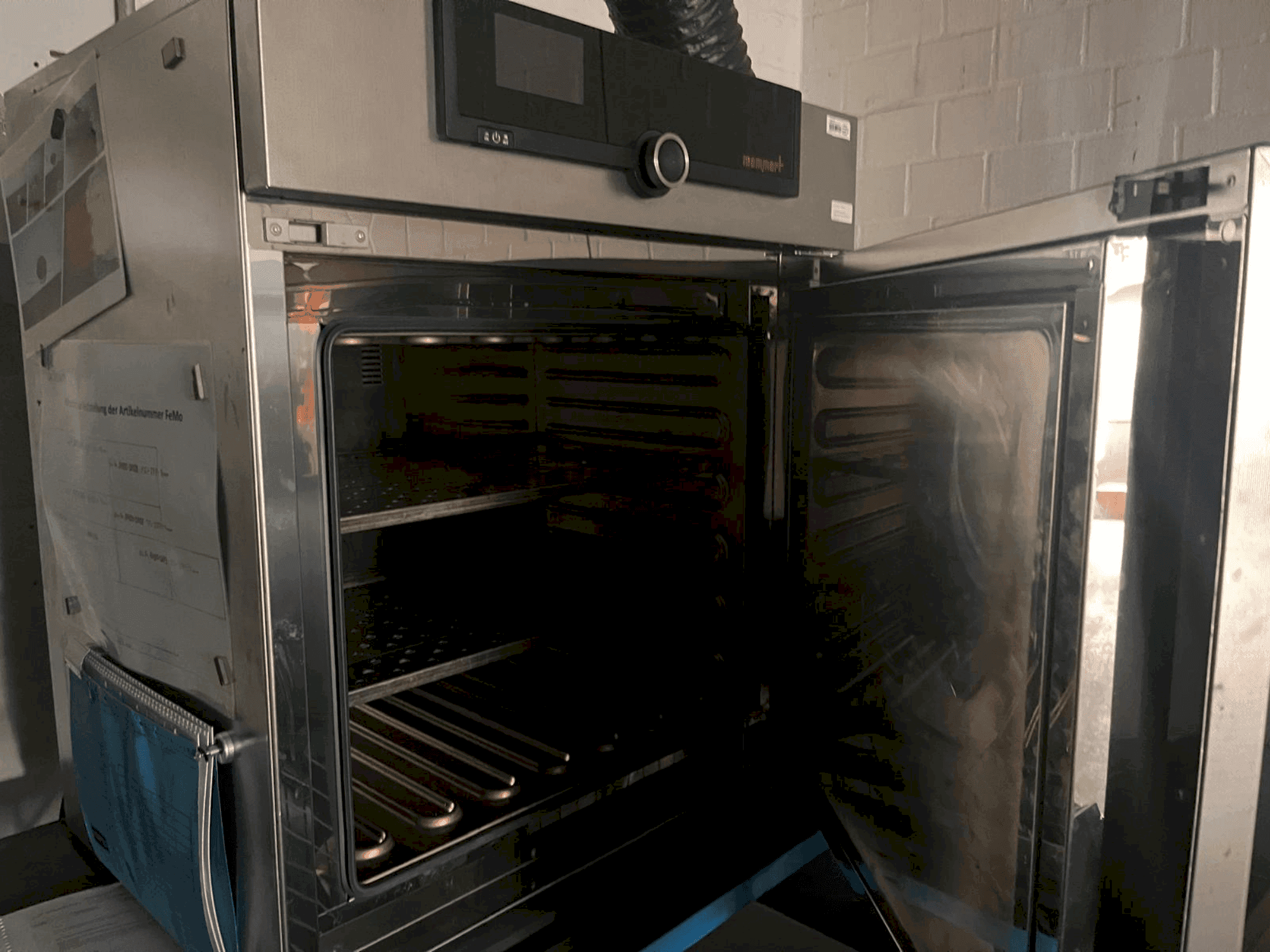 Vooraanzicht van MEMMERT UN110 machine