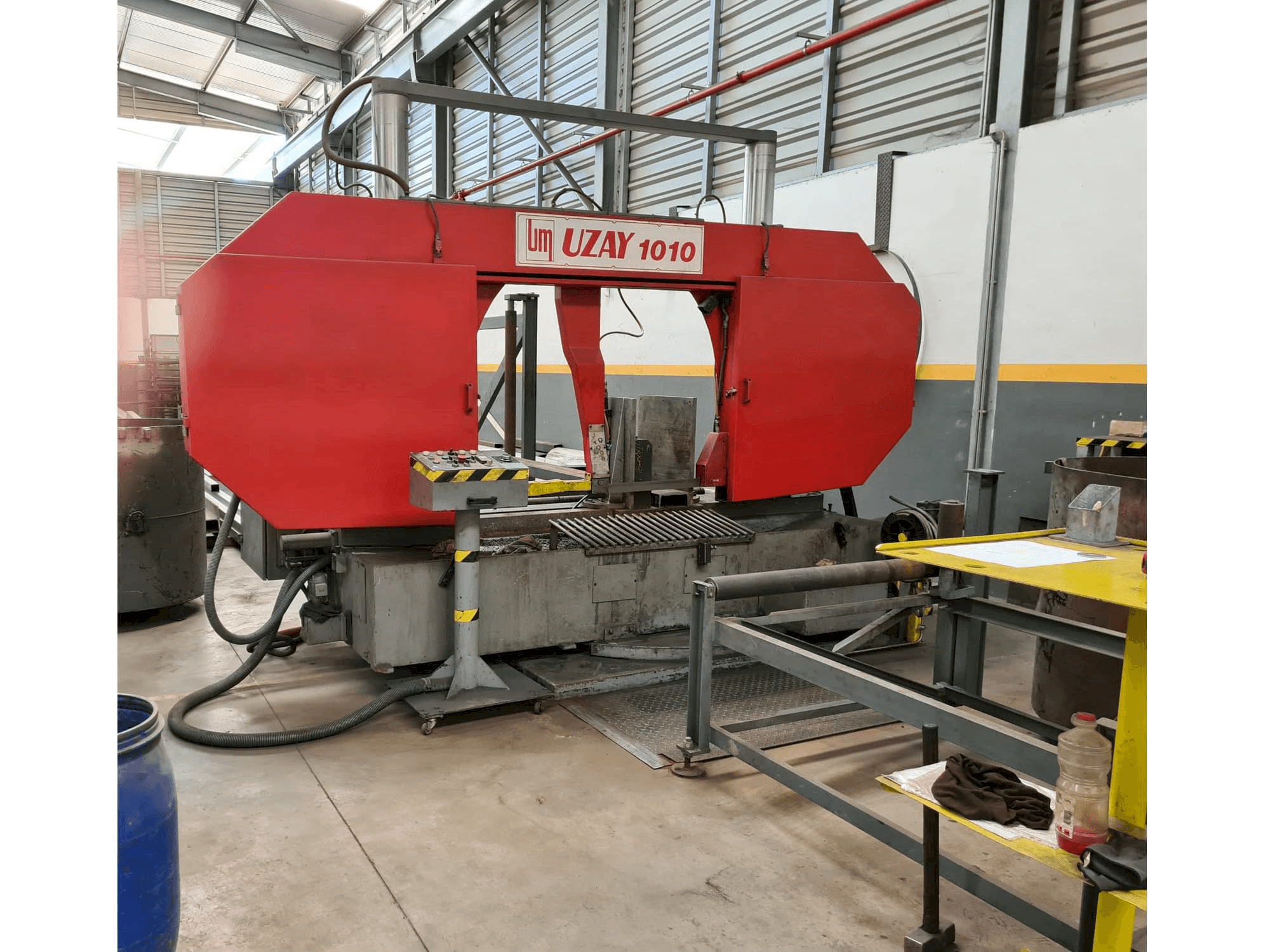 Vooraanzicht van UZAY MAKINA UMSY 1010 machine