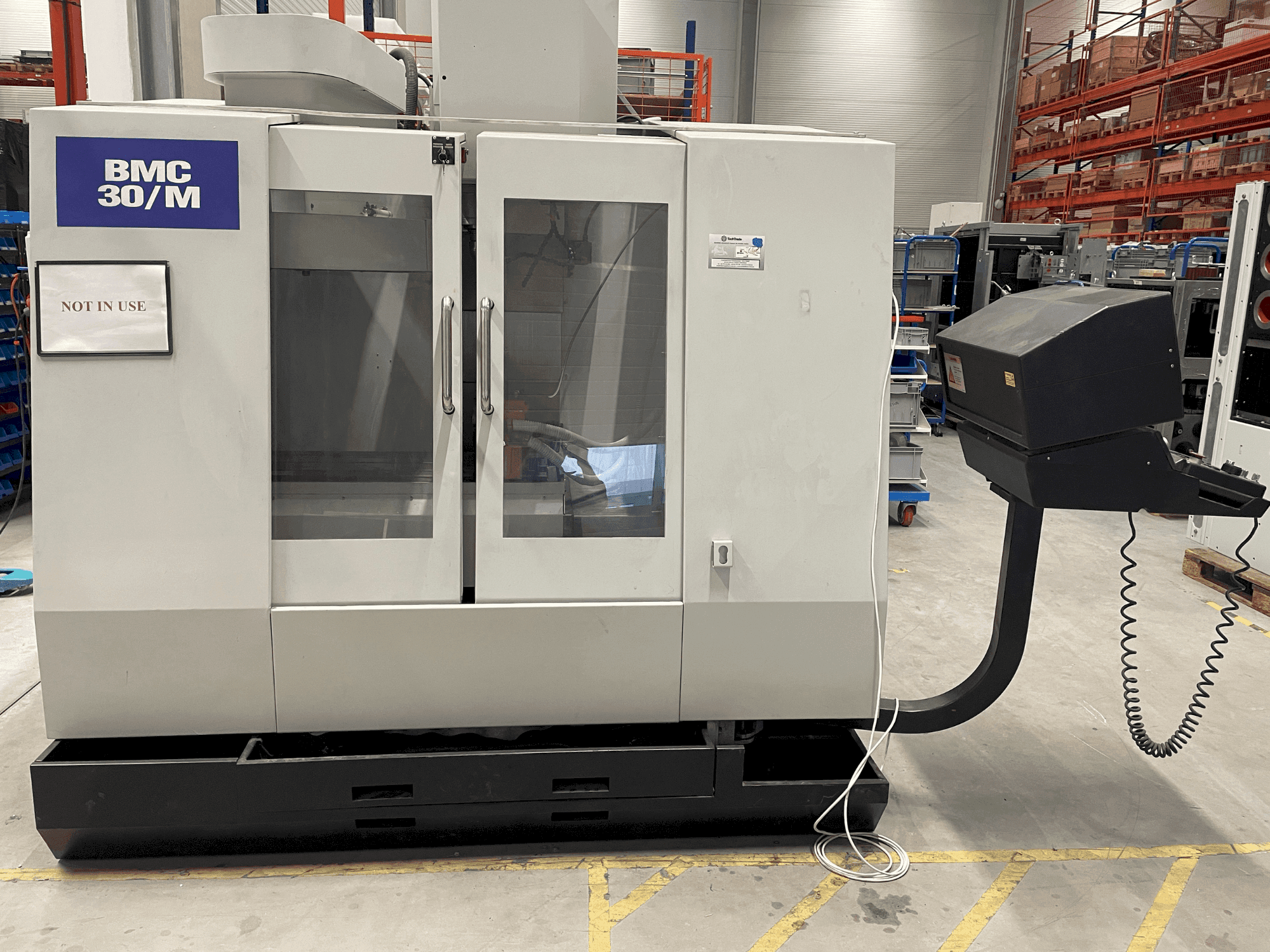 Vooraanzicht van Hurco BMC-30M machine