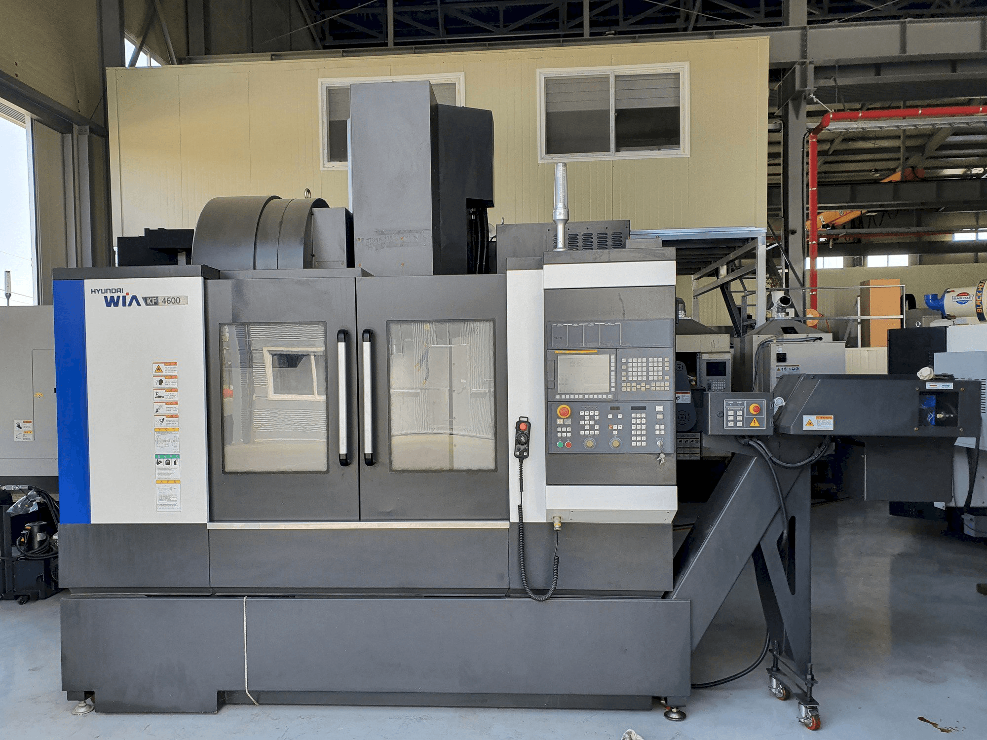 Vooraanzicht van Hyundai Wia KF4600 machine