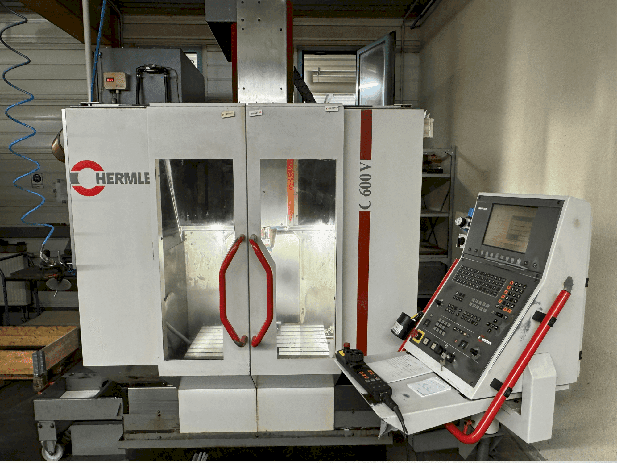Vooraanzicht van HERMLE C600 machine