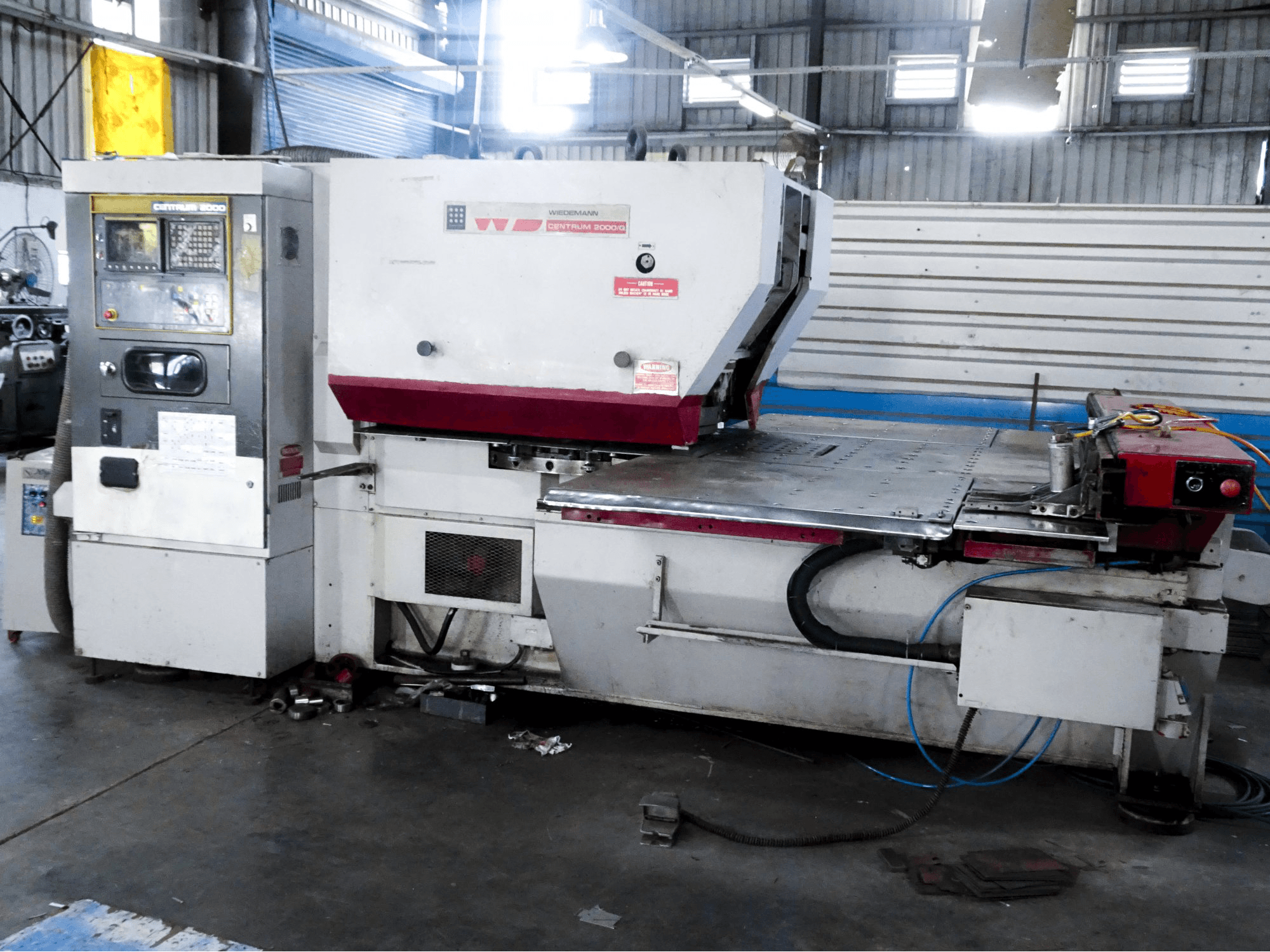 Recht aanzicht van Murata Wiedemann C-2000 machine