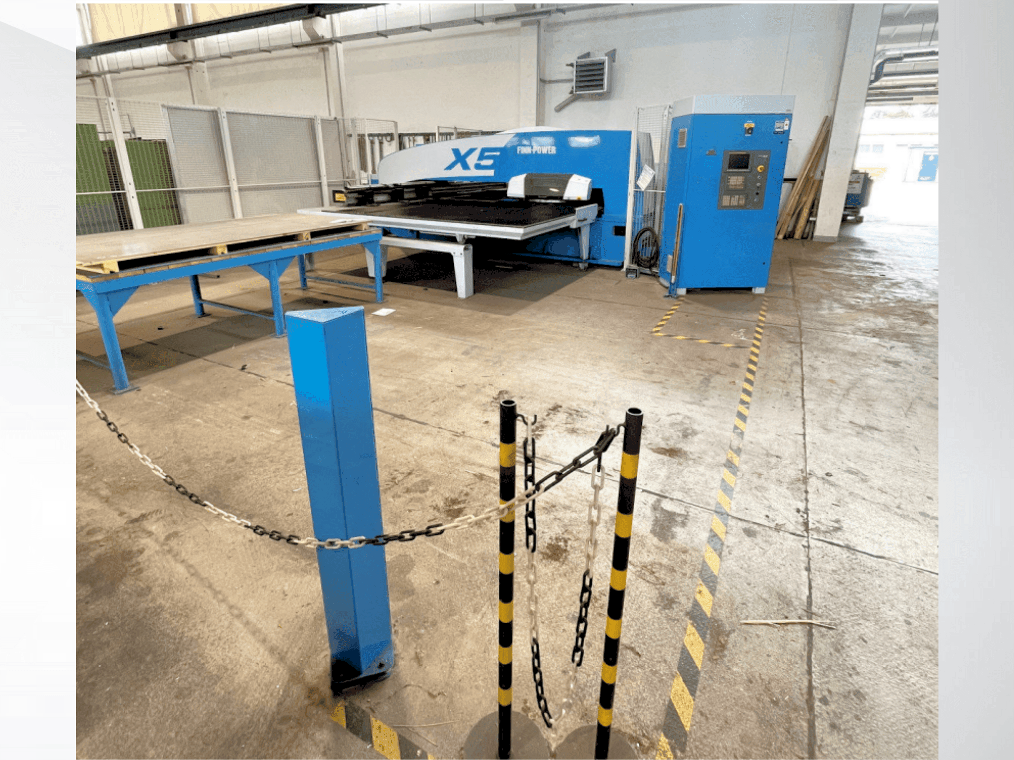 Vooraanzicht van Finn-Power X5 machine