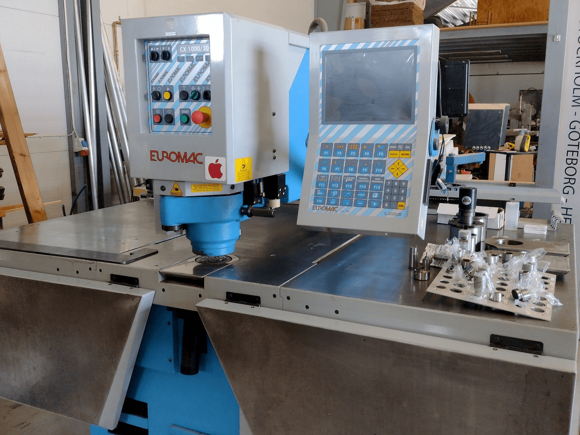 Vooraanzicht van Euromac CX 1000/30 machine