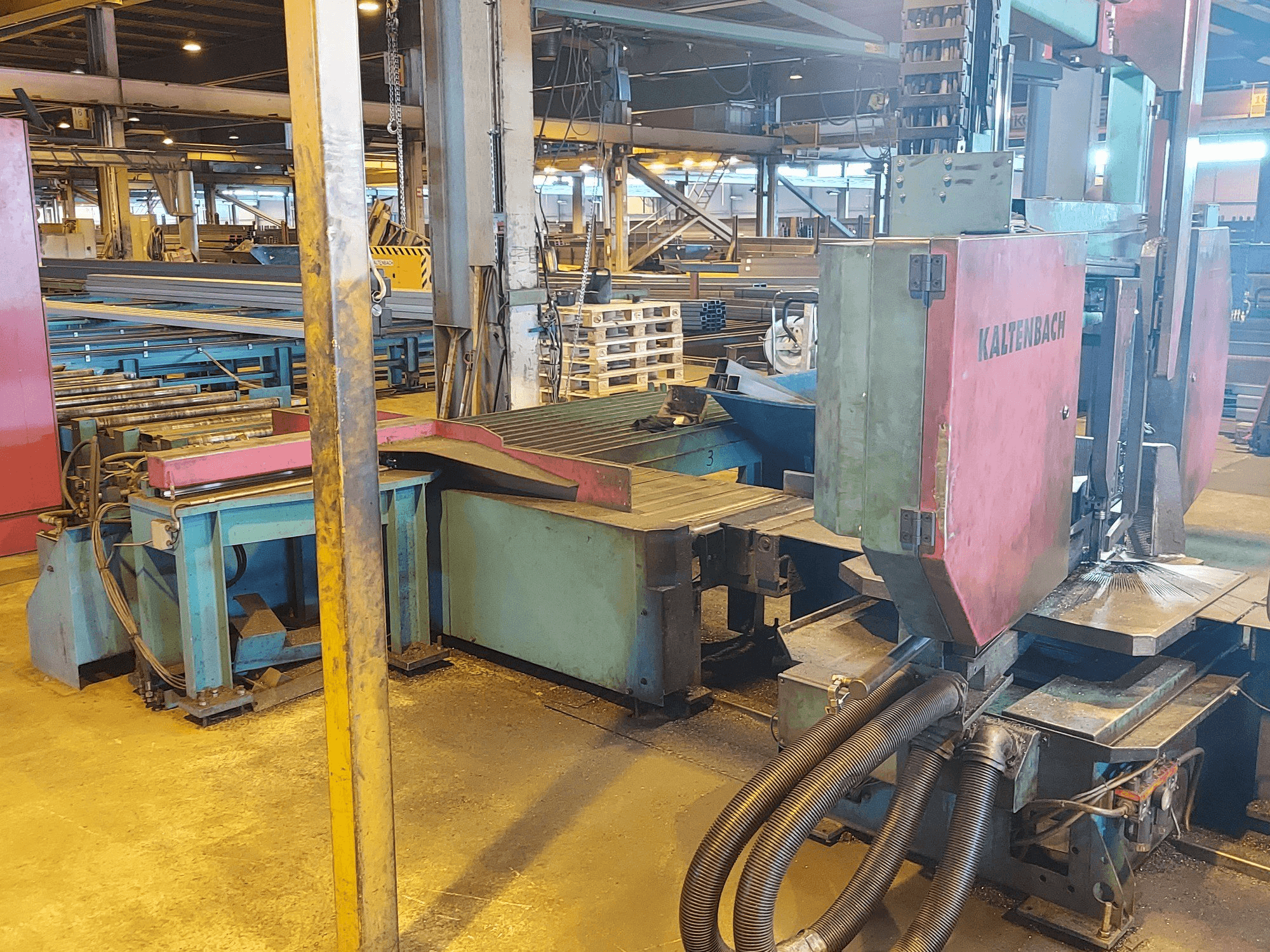 Vooraanzicht van KALTENBACH KBS 750DG machine