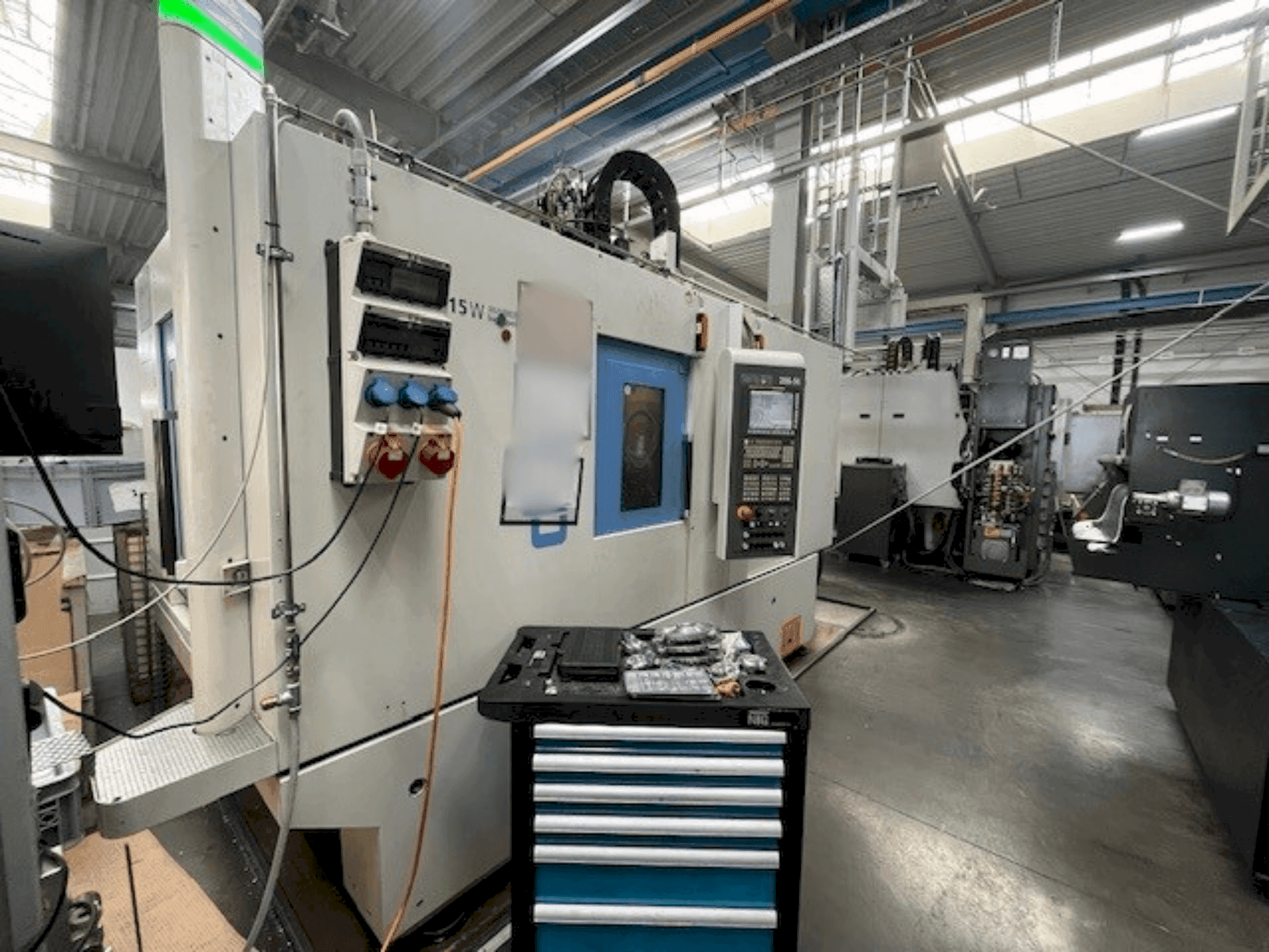 Vooraanzicht van CHIRON FZ 15 W Magnum HS machine