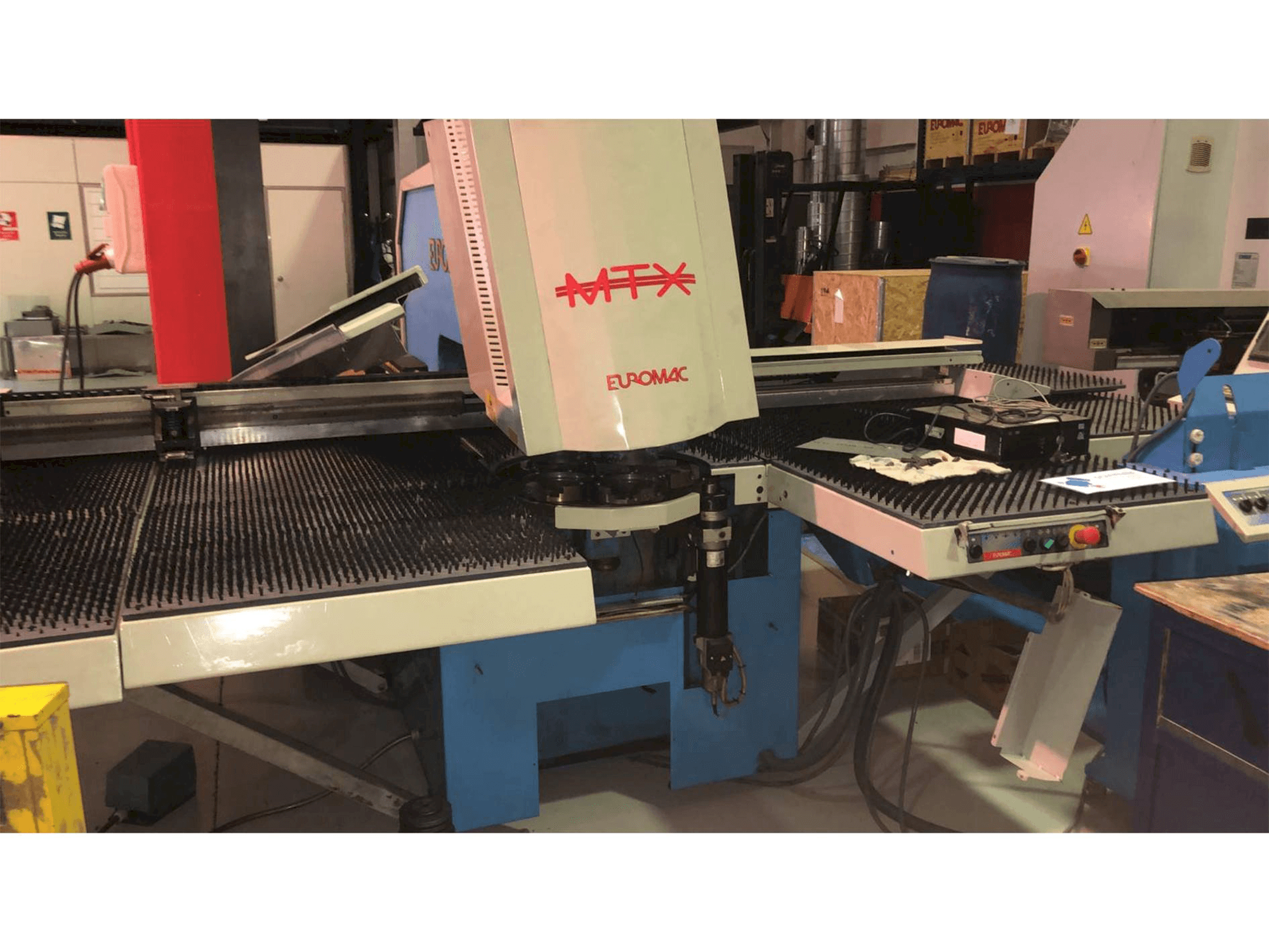 Vooraanzicht van Euromac MTX 1250/30 - 2000 machine