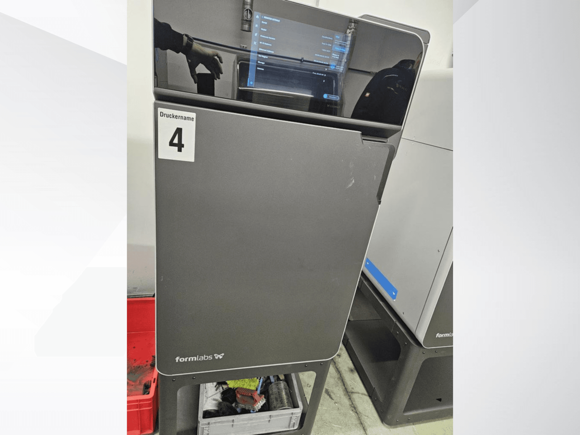 FORMLABS Fuse 1+ 30W kunststof 3D-printer, vooraanzicht, met touchscreen en het opschrift „Druckname 4.“