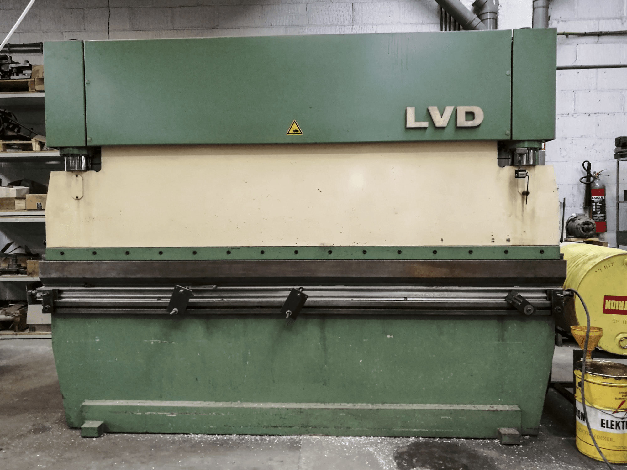 Vooraanzicht van LVD PP 70/25-30 machine